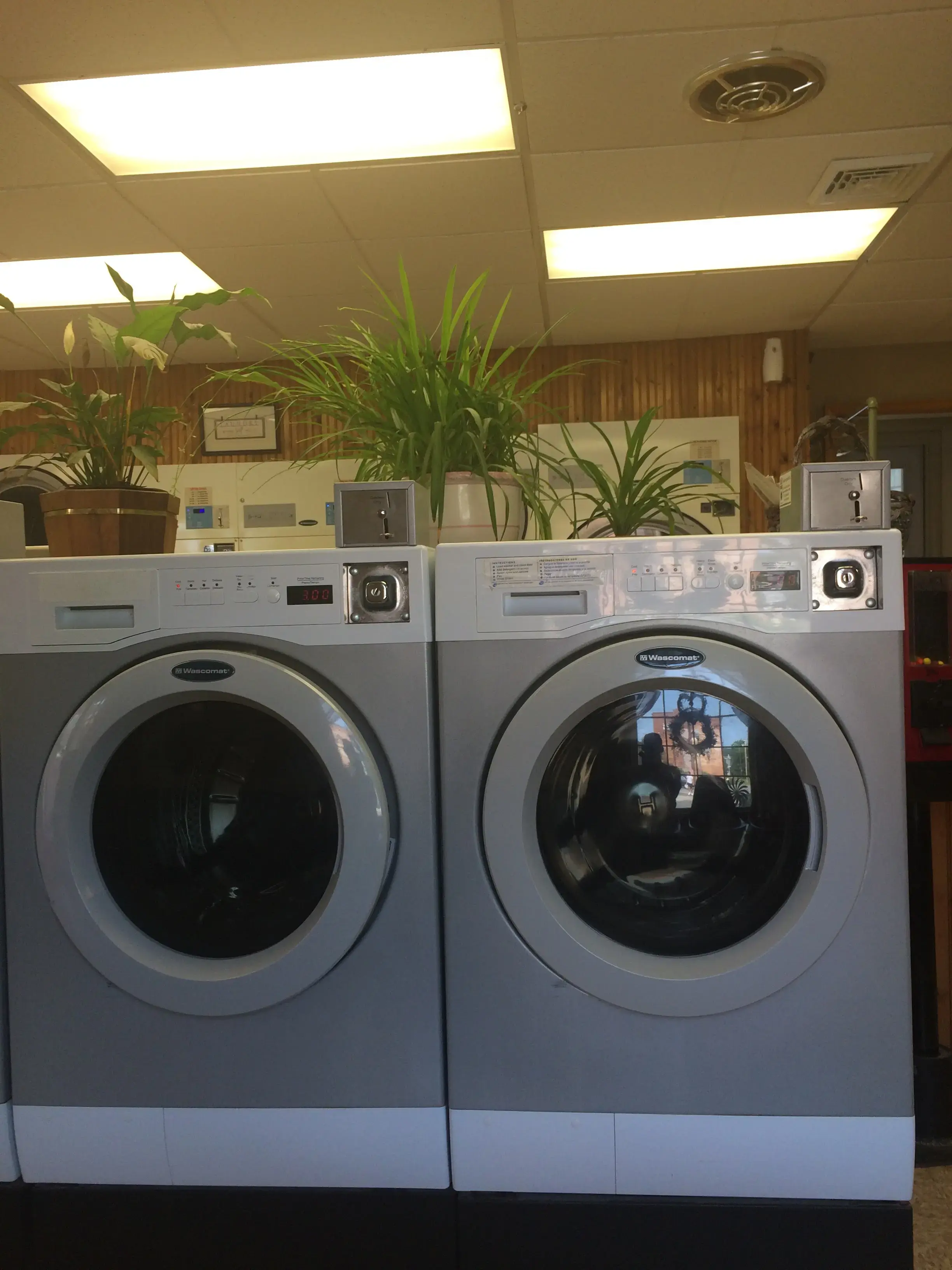 Riverside Laundromat-Car Wash thumbnail 11