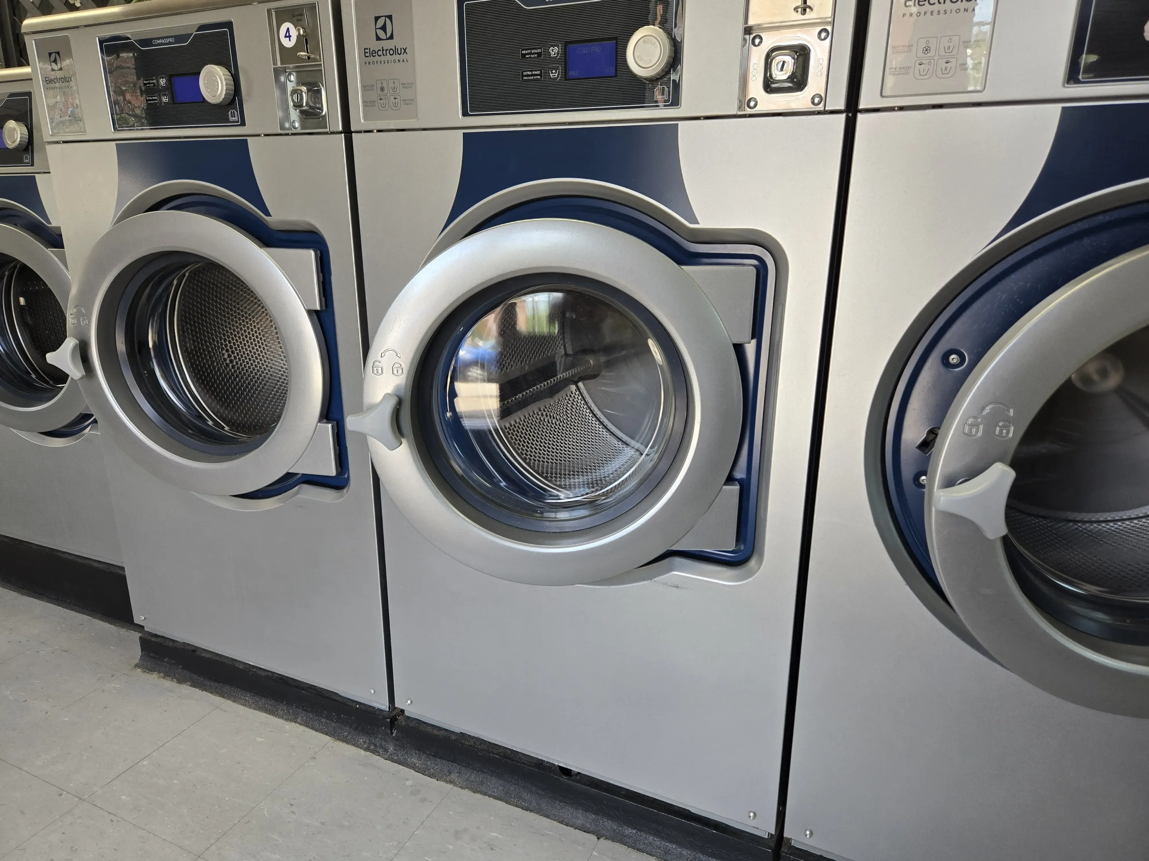 Riverside Laundromat-Car Wash - Image 13