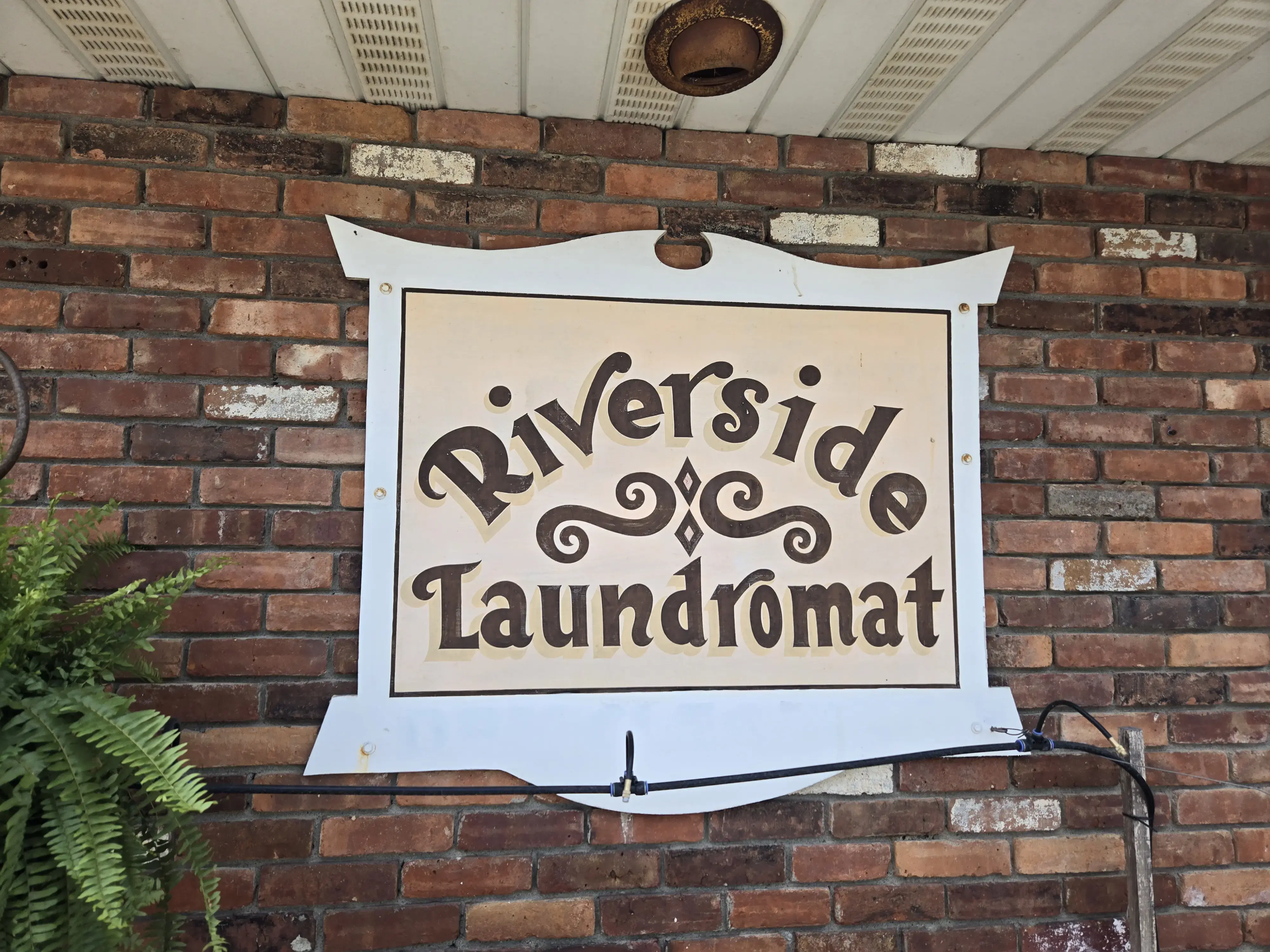 Riverside Laundromat-Car Wash thumbnail 5
