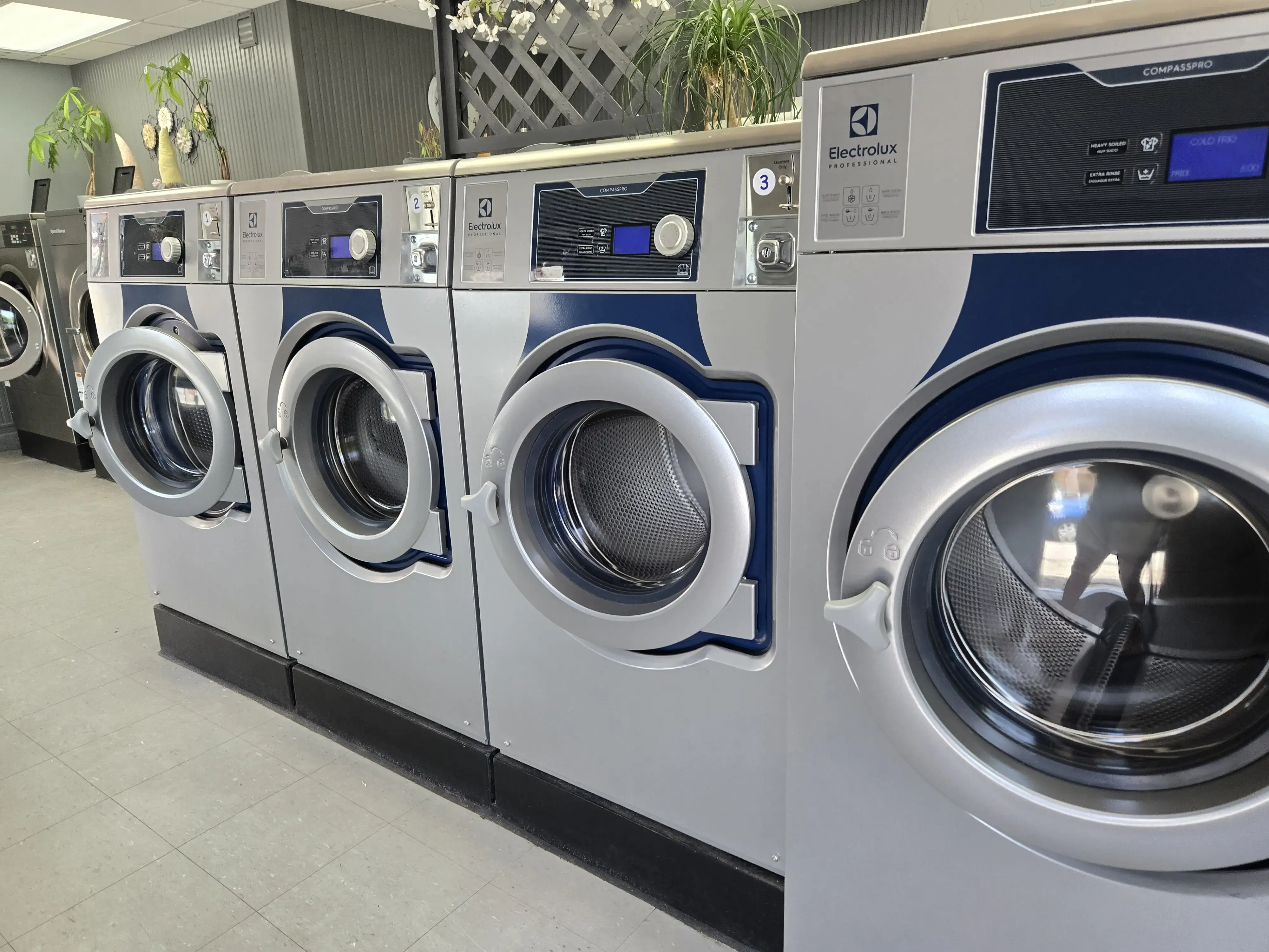 Riverside Laundromat-Car Wash - Image 15