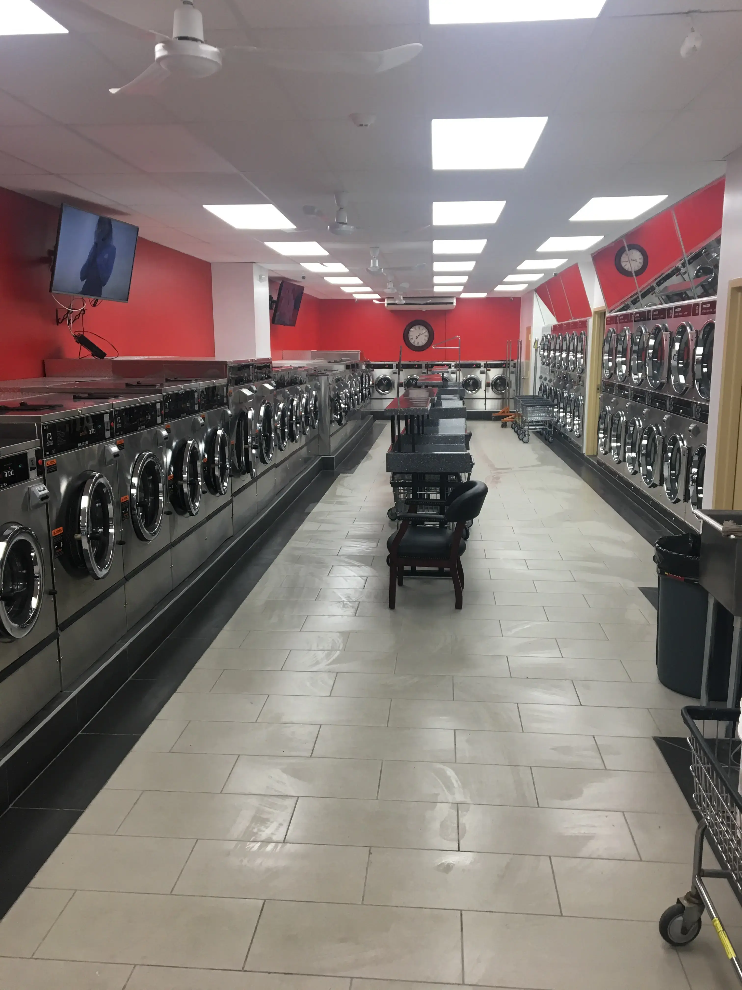 Riverside Laundromat & Dry Cleaning thumbnail 10