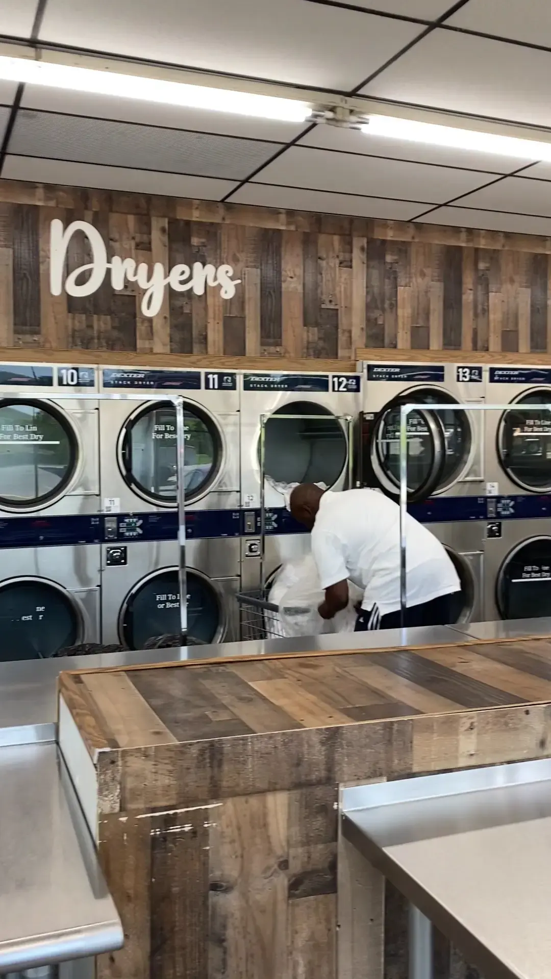 Riverside Laundromat thumbnail 8