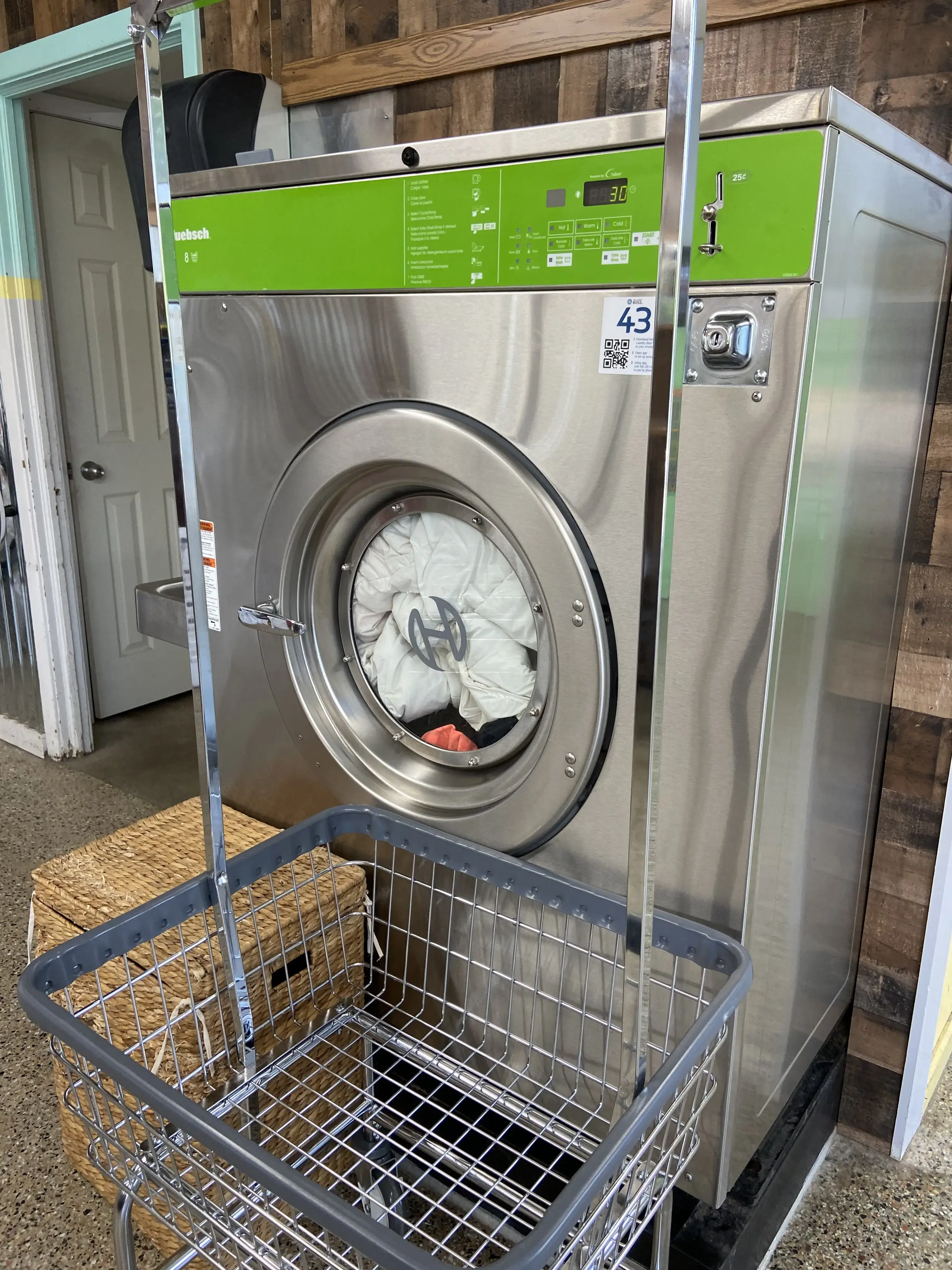 Riverside Laundromat thumbnail 11