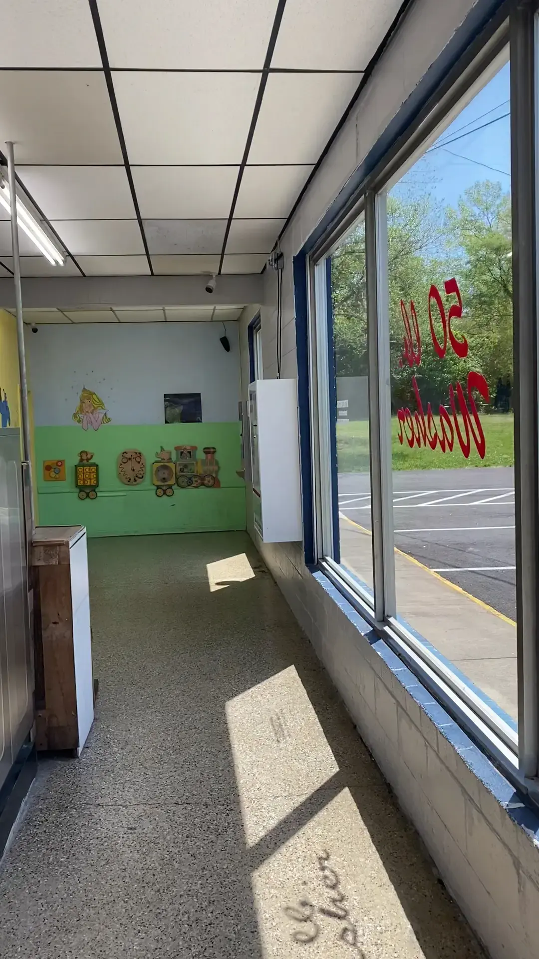 Riverside Laundromat thumbnail 14