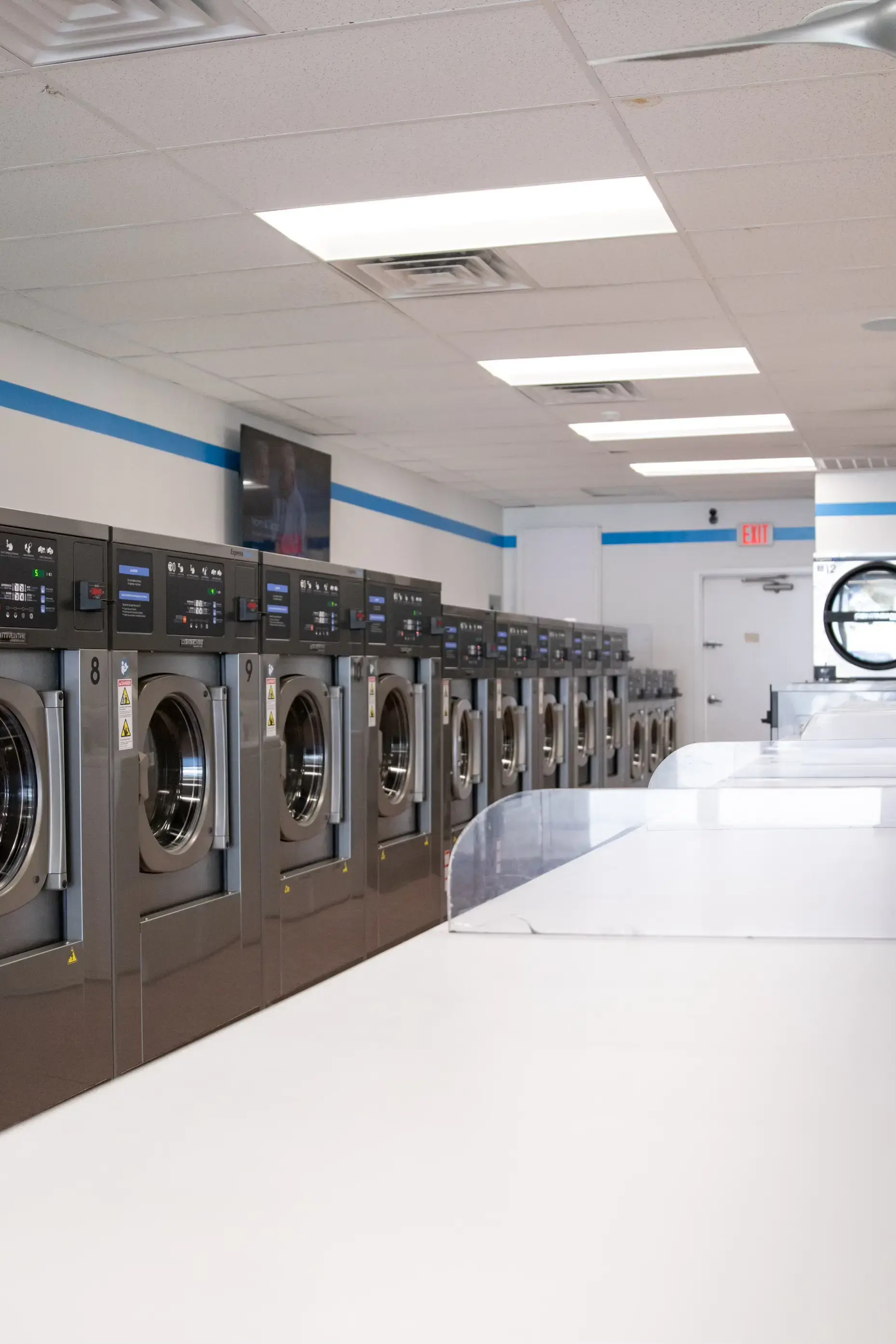 RIVERSIDE SQUARE LAUNDROMAT - OPEN 24 HOURS thumbnail 2