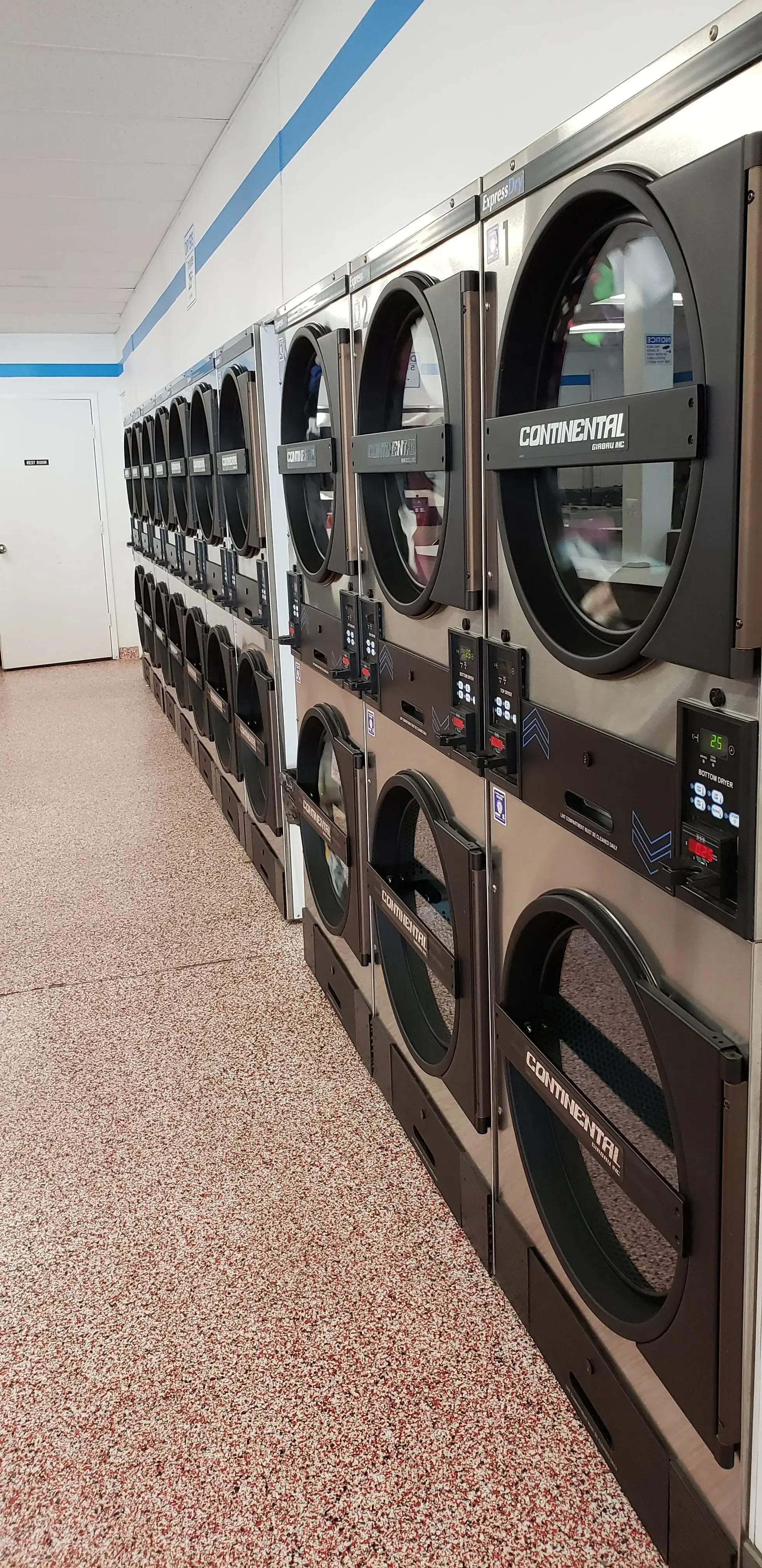 RIVERSIDE SQUARE LAUNDROMAT - OPEN 24 HOURS - Image 10