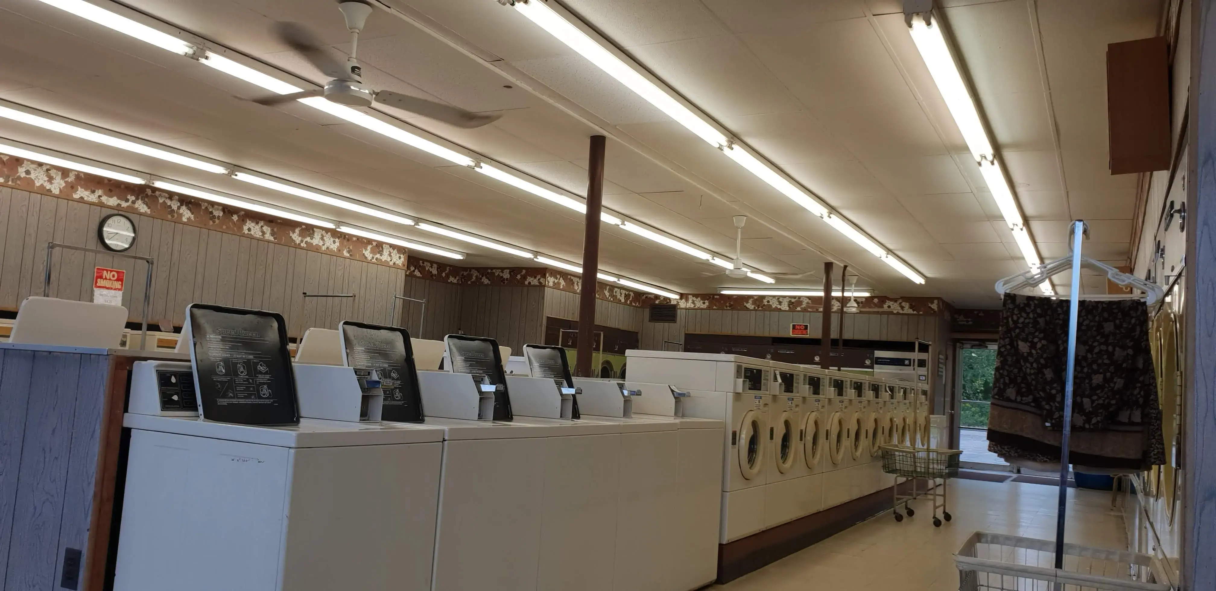 Riverview Laundromat thumbnail 3