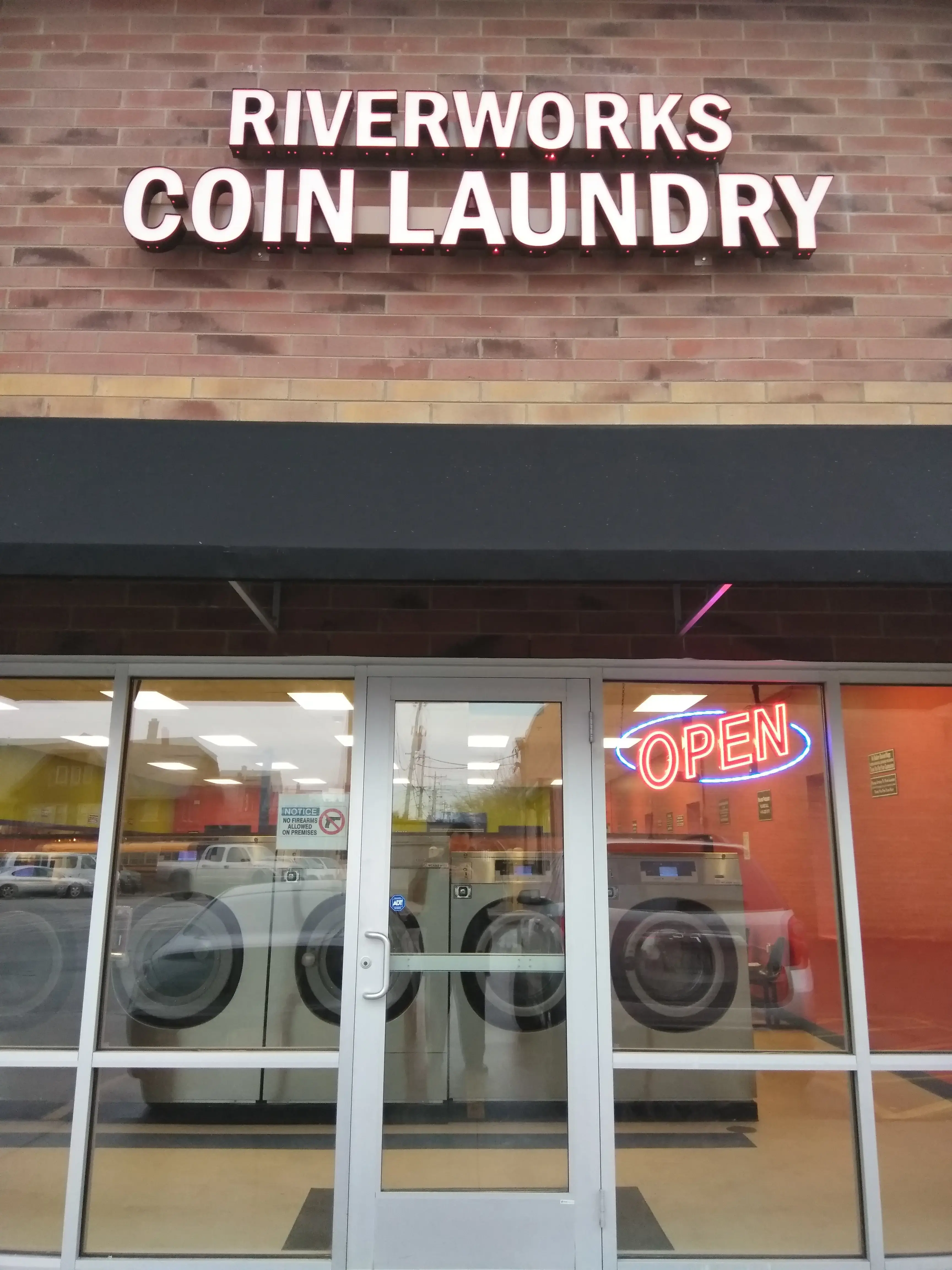 Riverworks Coin Laundry - Image 6