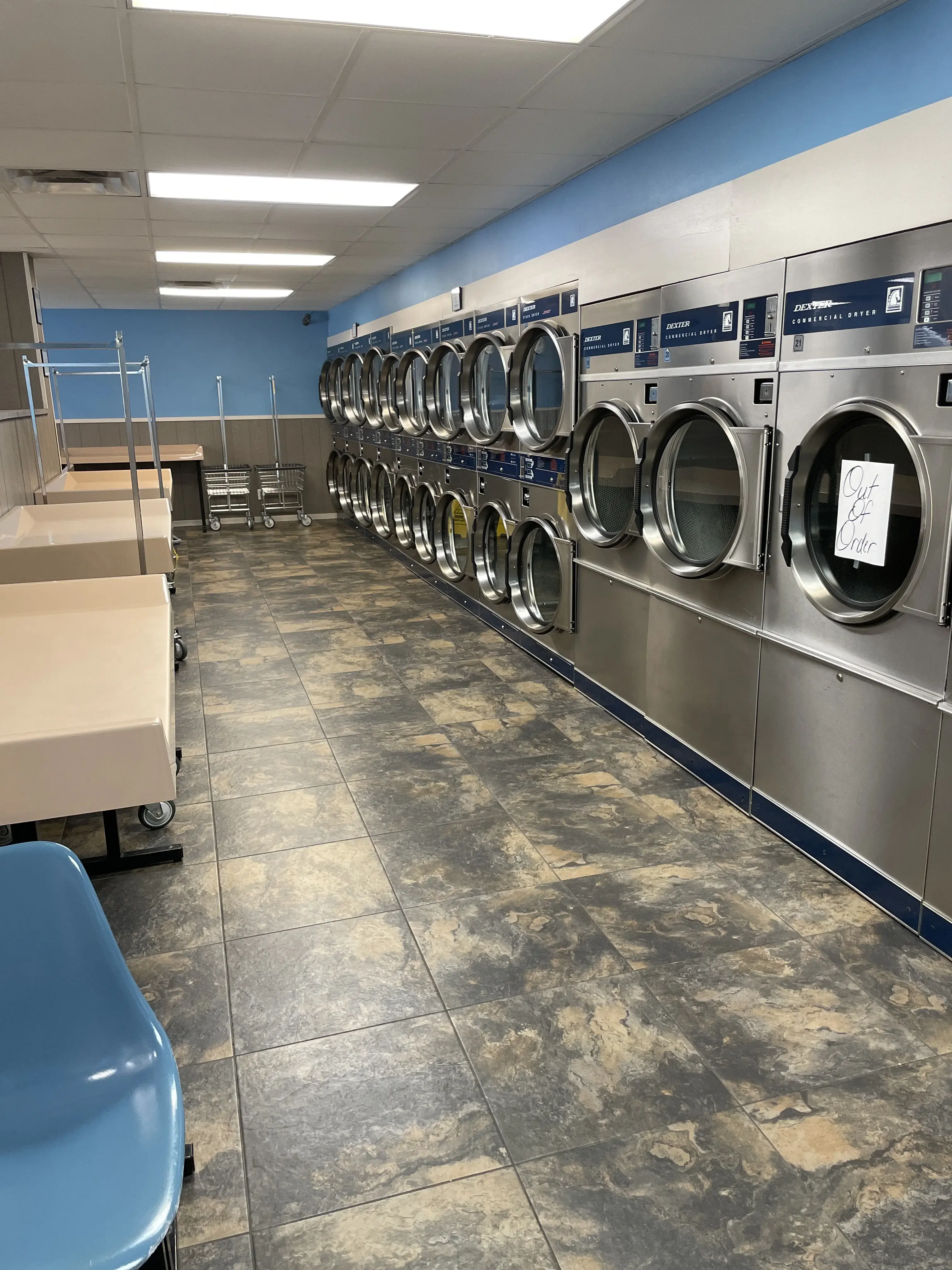 ROAD RUNNER LAUNDROMAT AND RV PARK - Image 6
