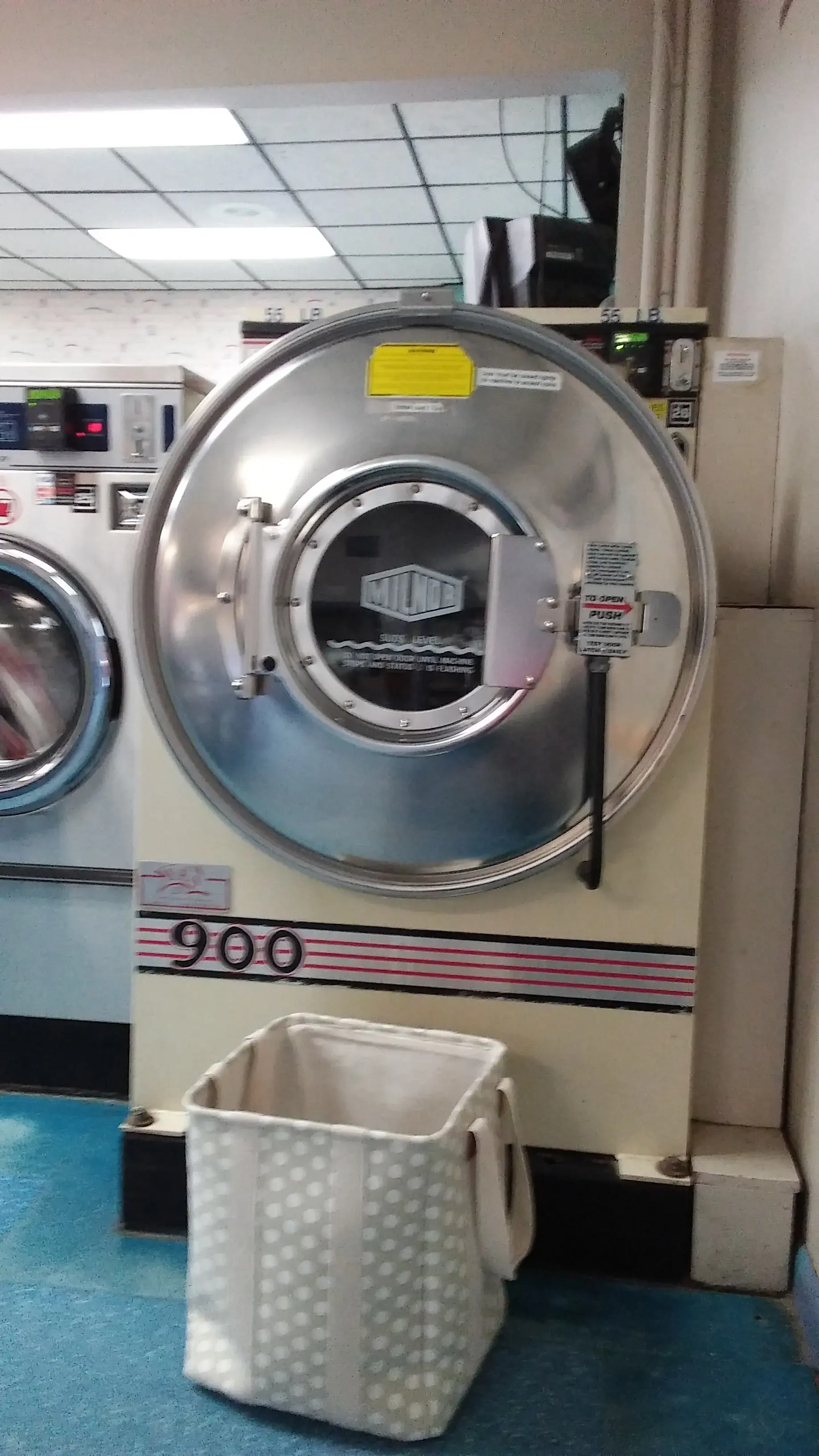 Roberts Laundromat & Car Wash - Image 11