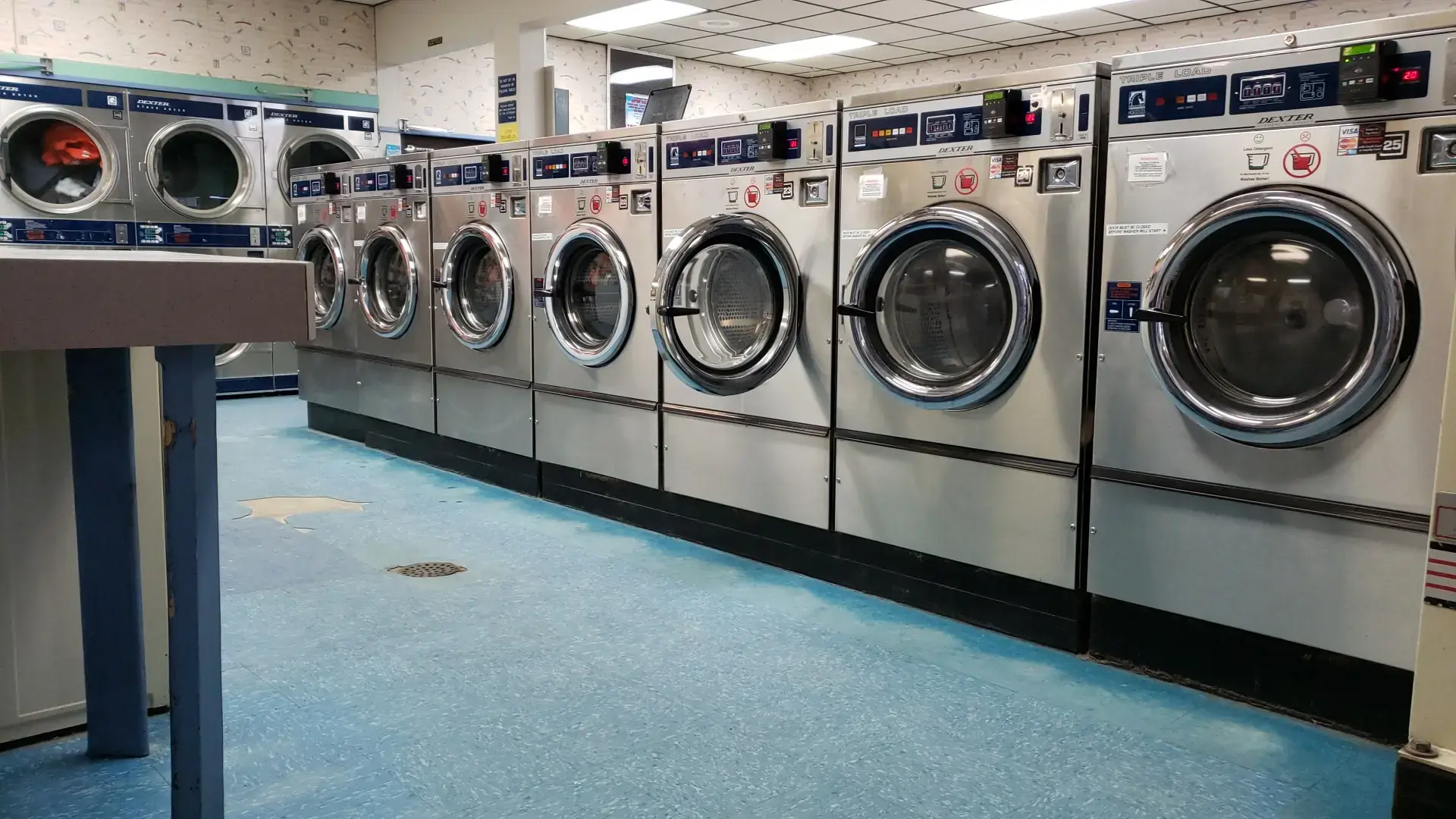 Roberts Laundromat & Car Wash - Image 9