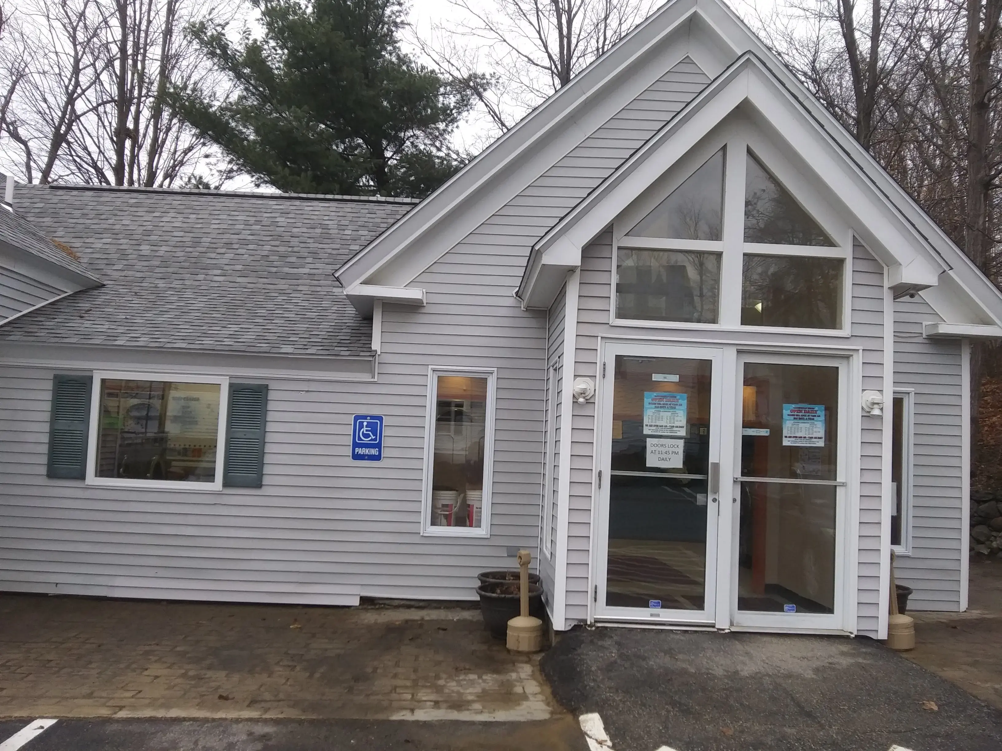 Robert's Laundromat thumbnail 17