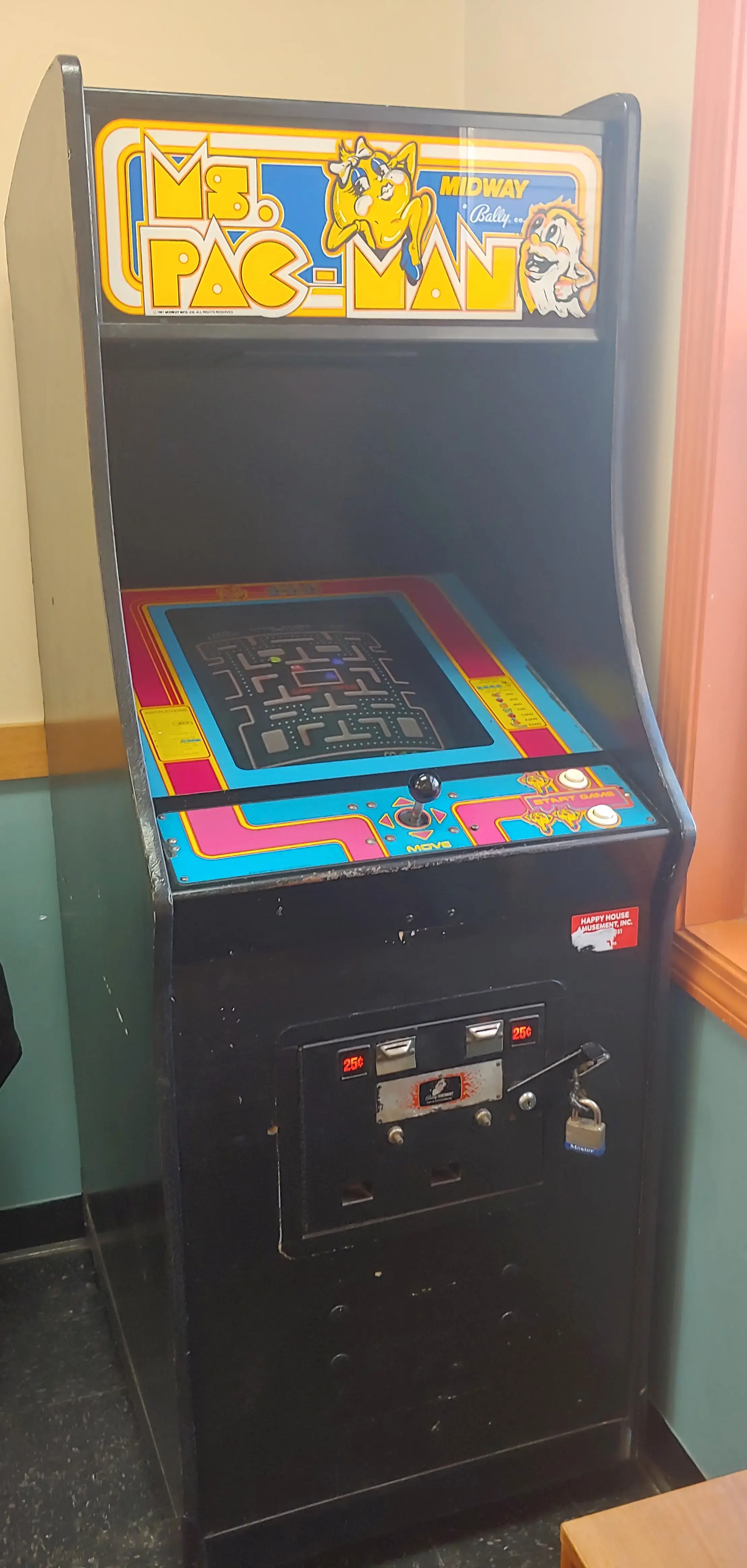 Robert's Laundromat - Image 13