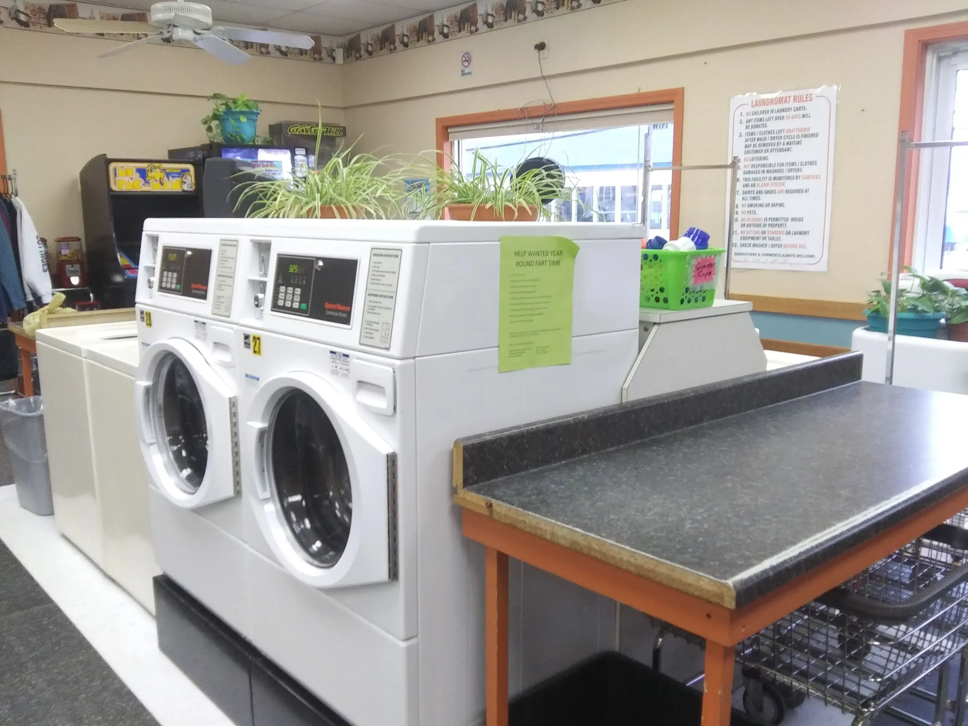 Robert's Laundromat - Image 20