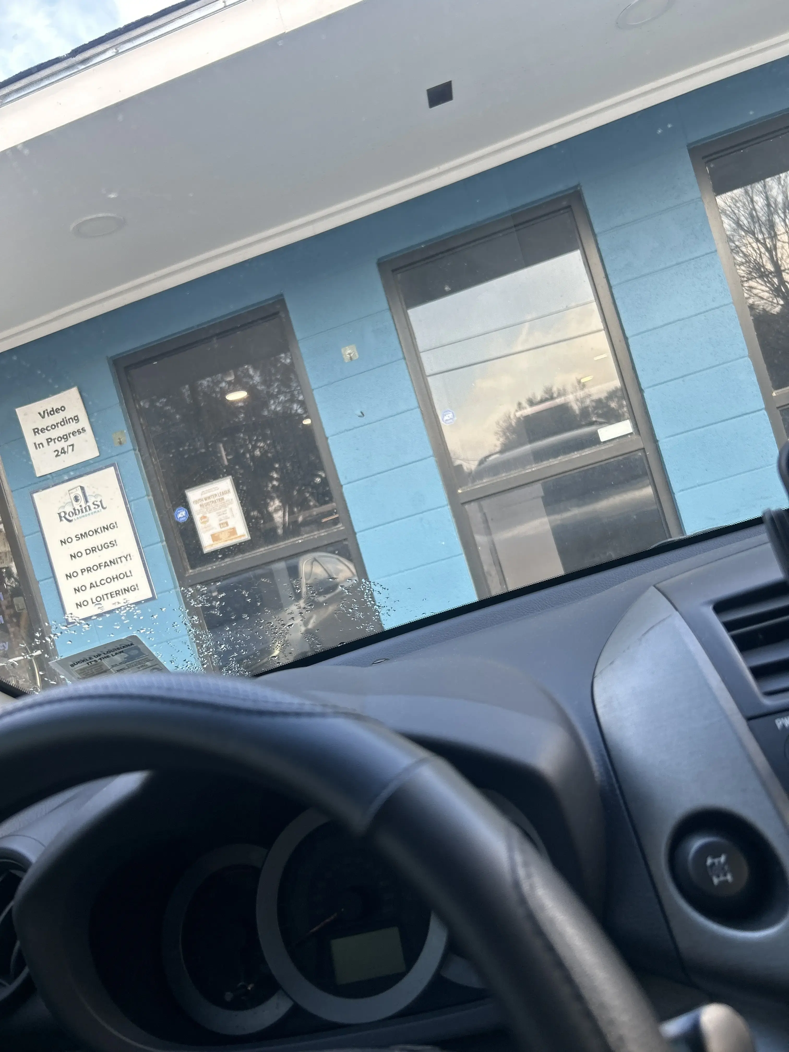 Robin St. Laundromat thumbnail 2