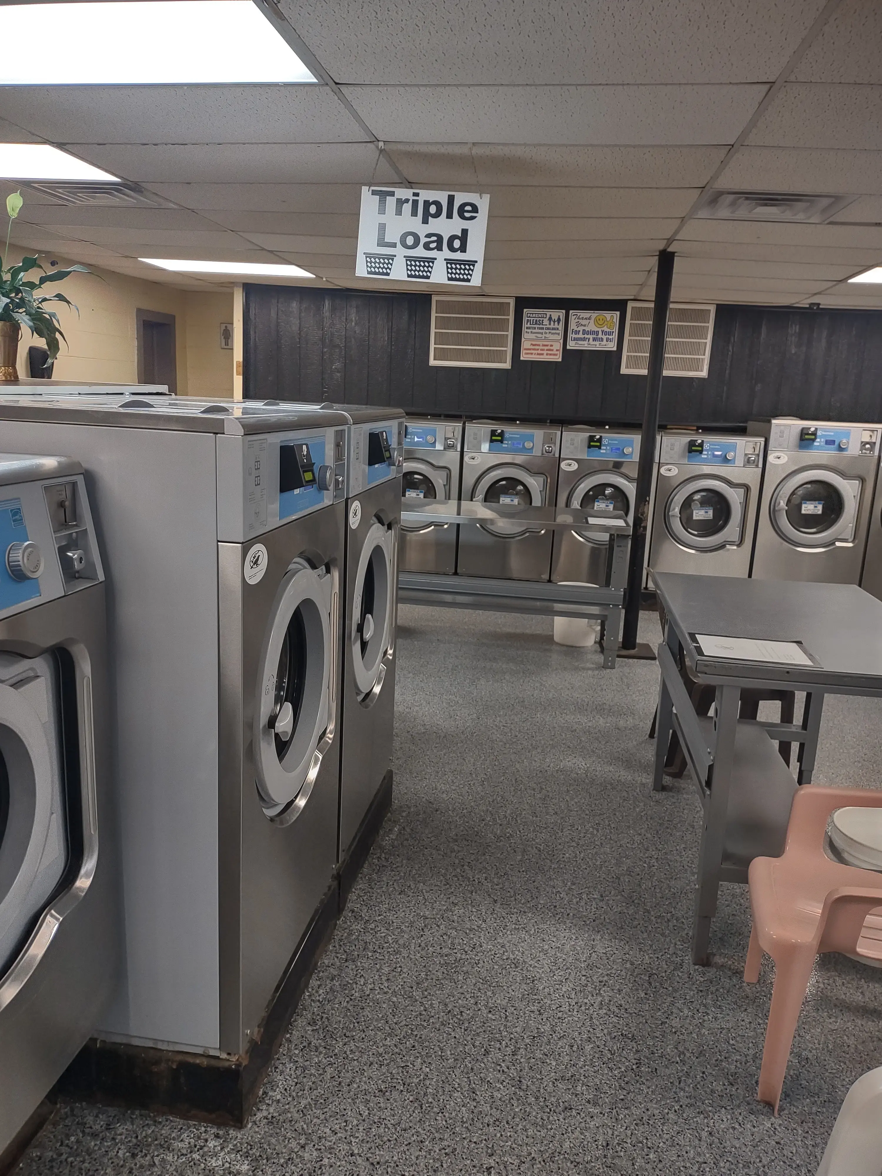 Robin's Laundry location