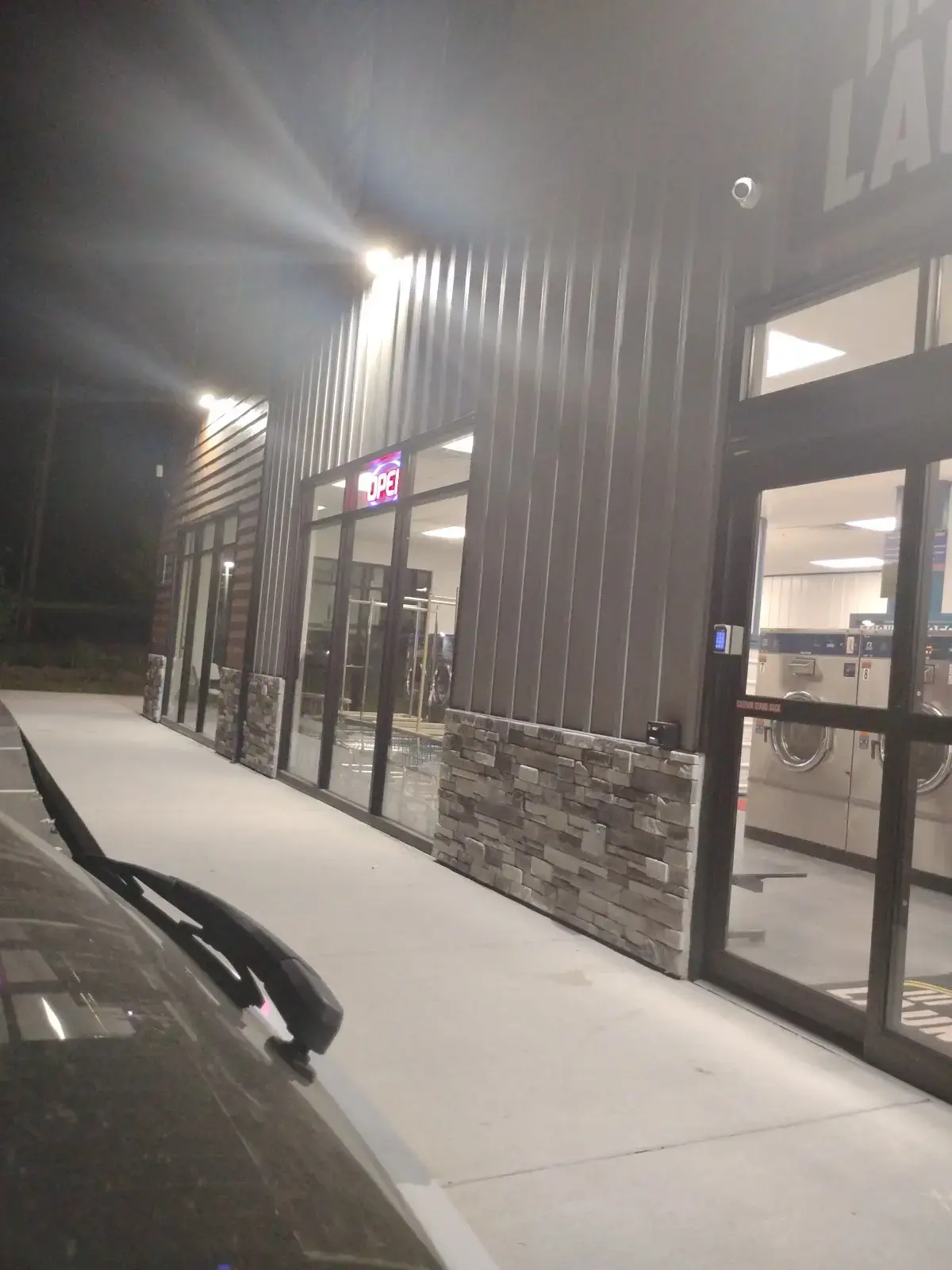 Robinson's College Laundromat thumbnail 15