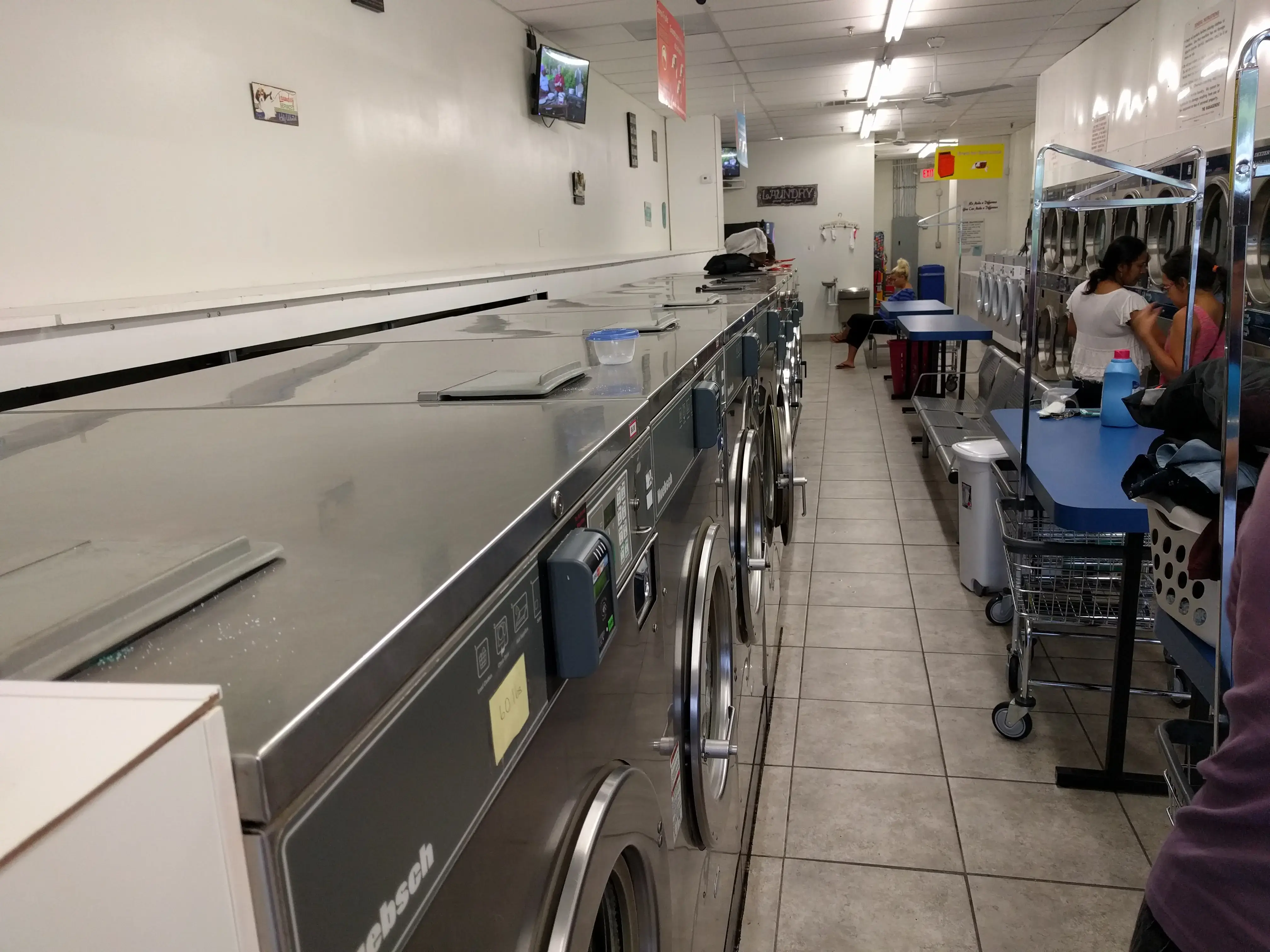 Robious Road Laundry Land Laundromat - Image 13