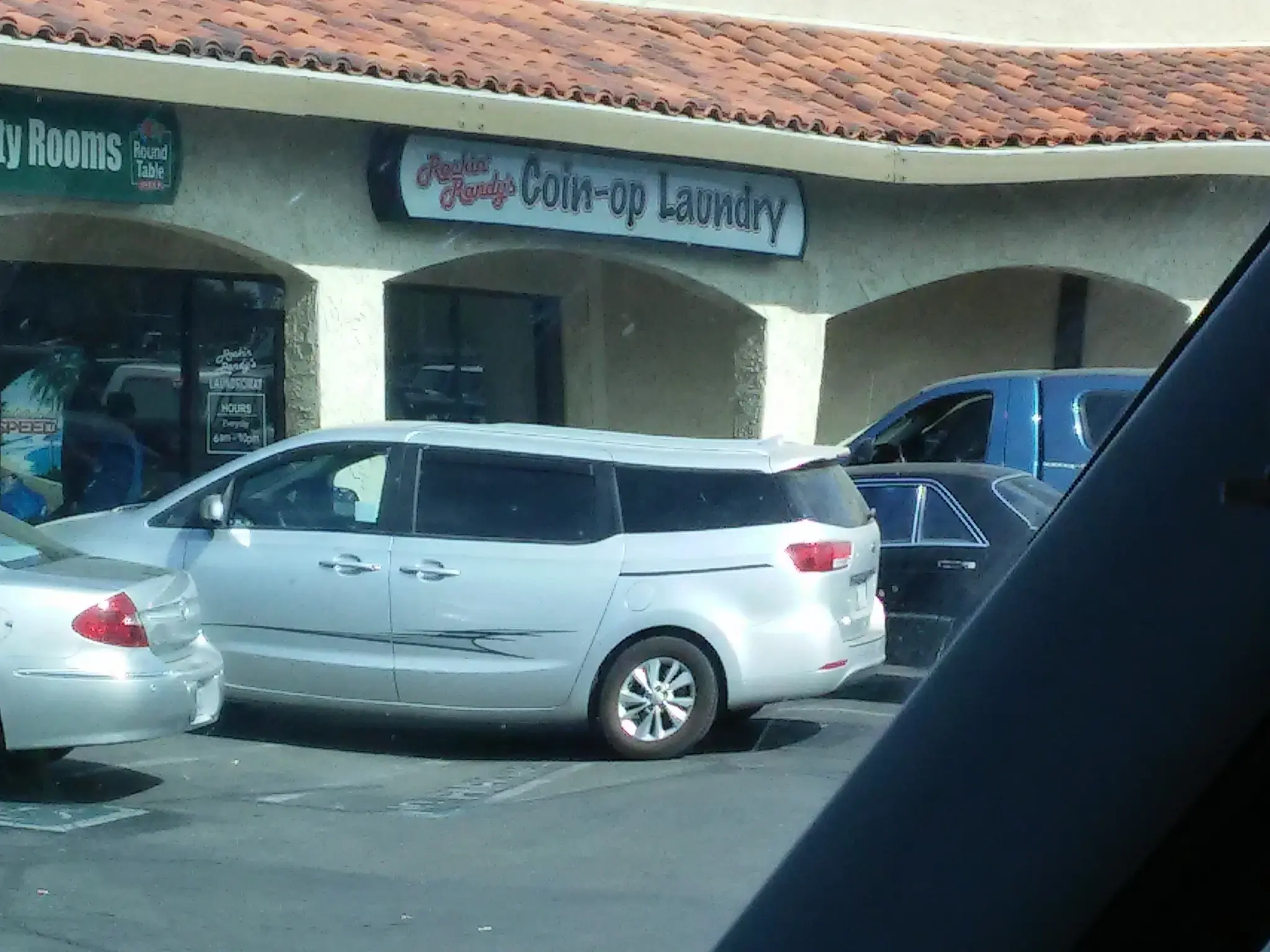 Rockin Randy's Coin-op Laundry - Image 4