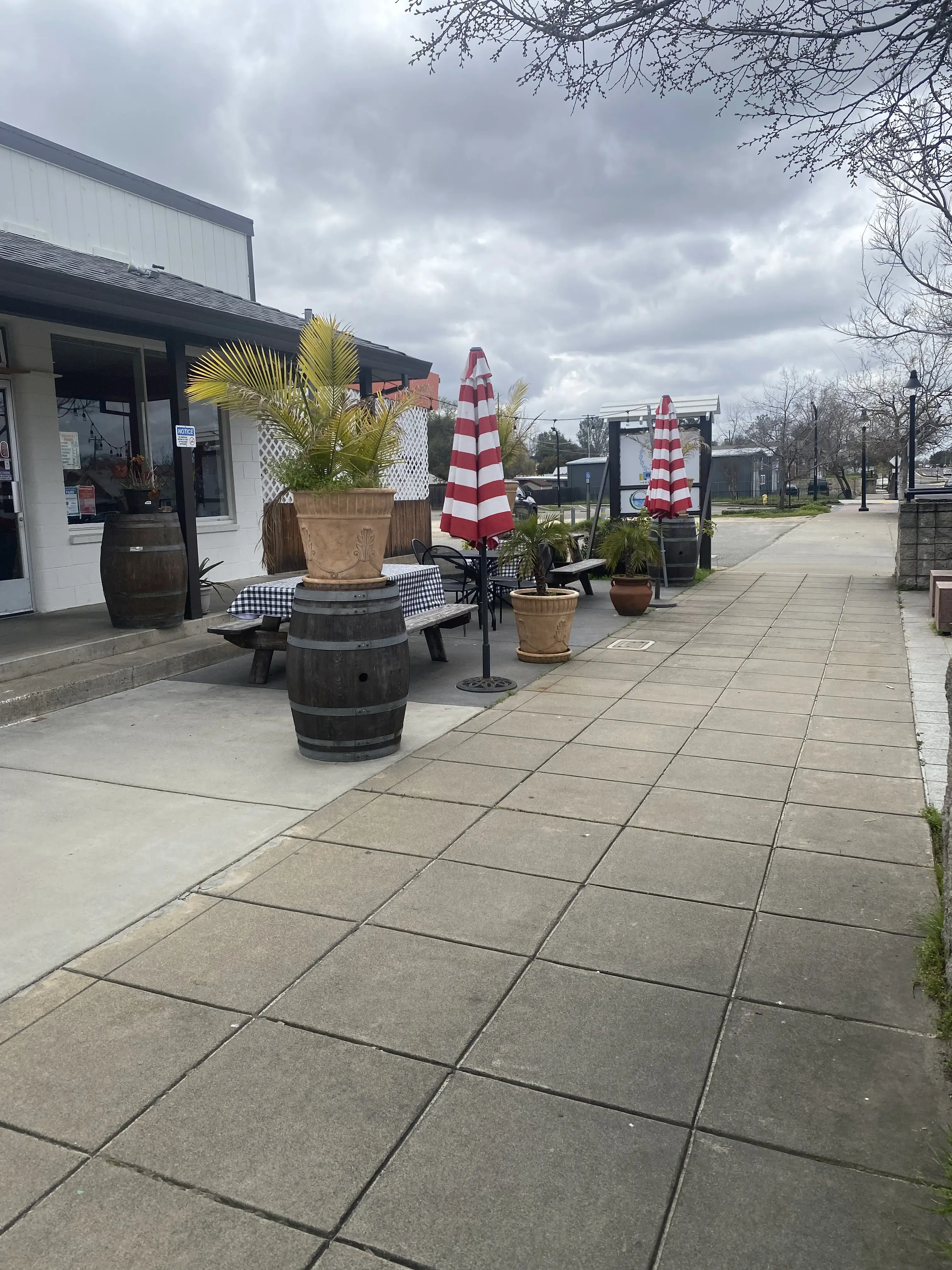 Rocklin Laundry thumbnail 14