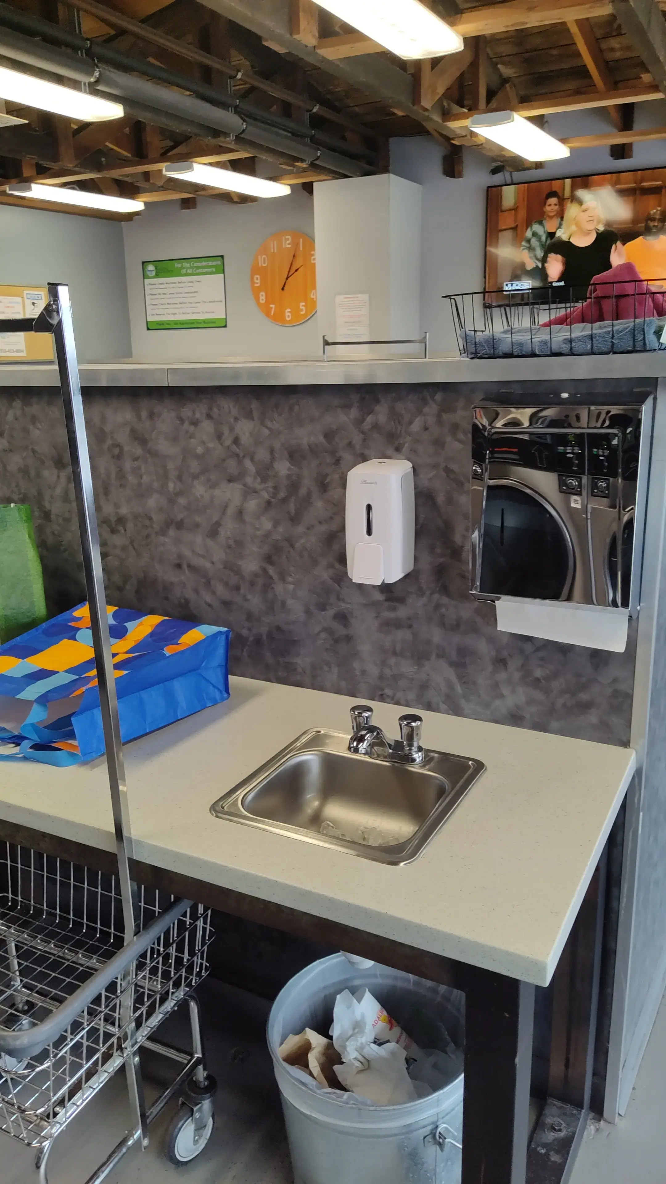 Rocklin Laundry - Image 18