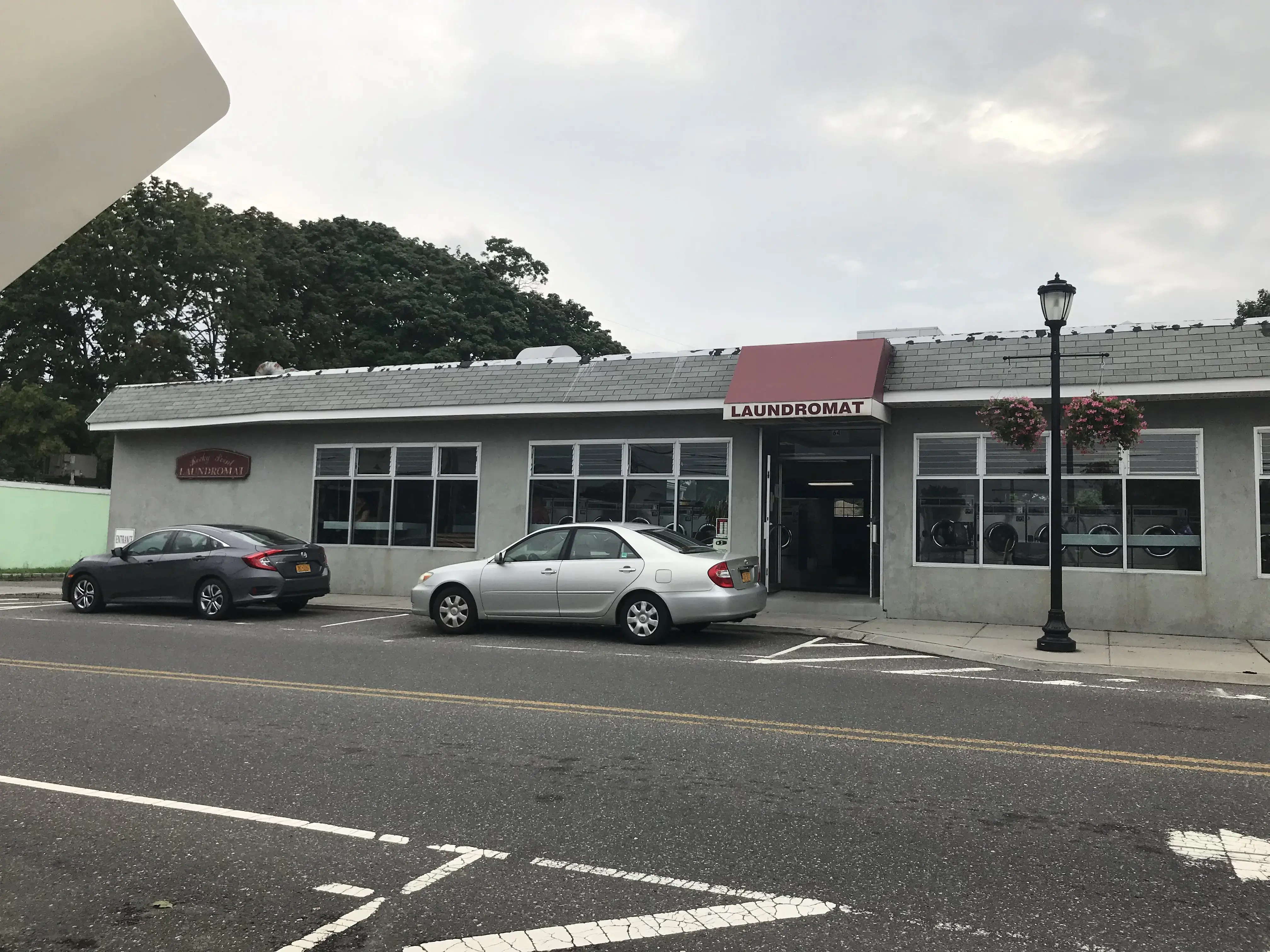 Rocky Point Laundromat - Image 9