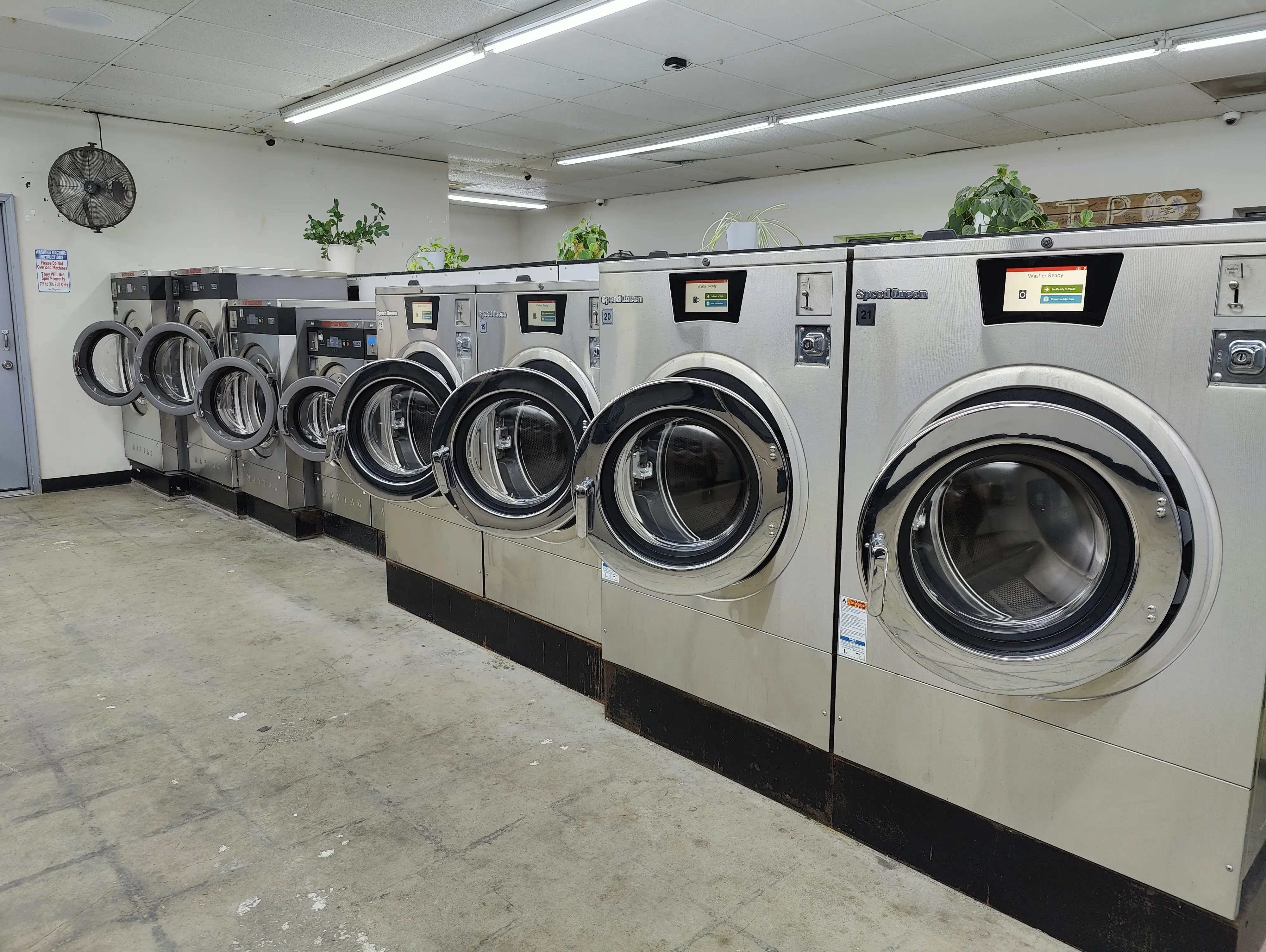 Rocky's Laundromat - Image 18