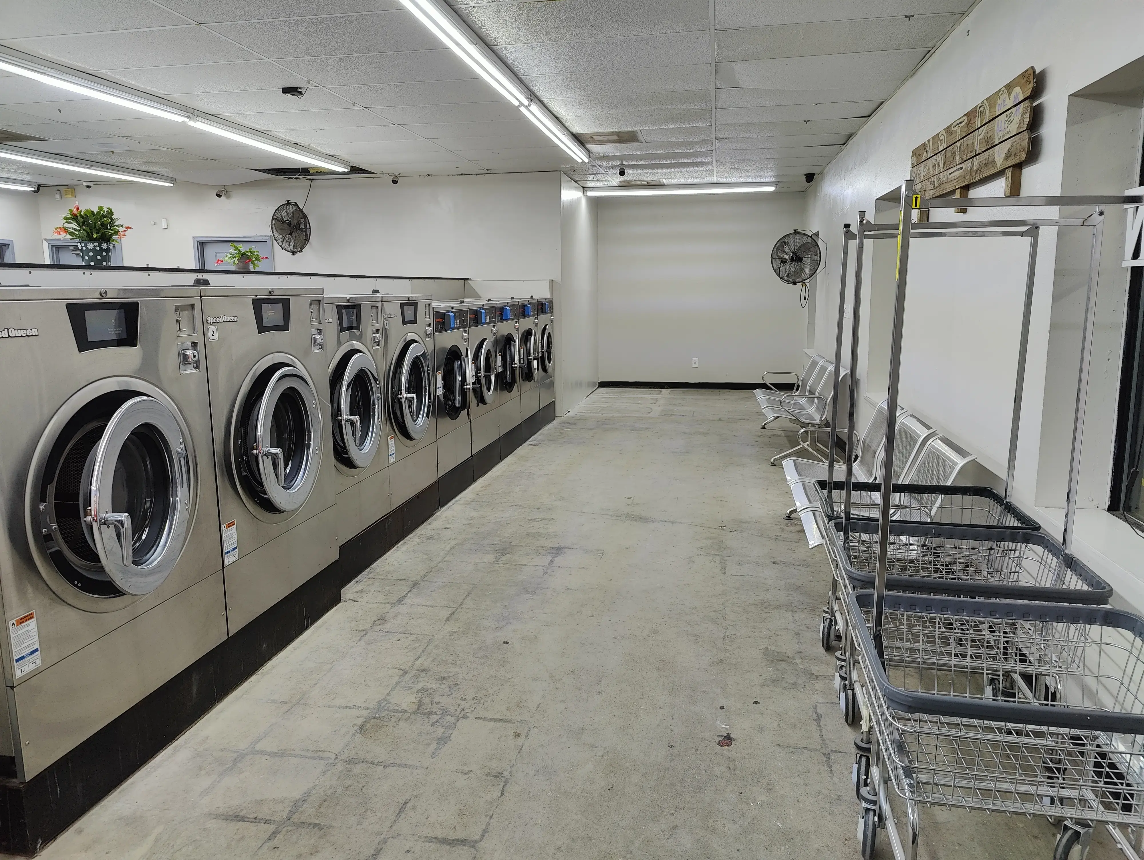 Rocky's Laundromat thumbnail 9