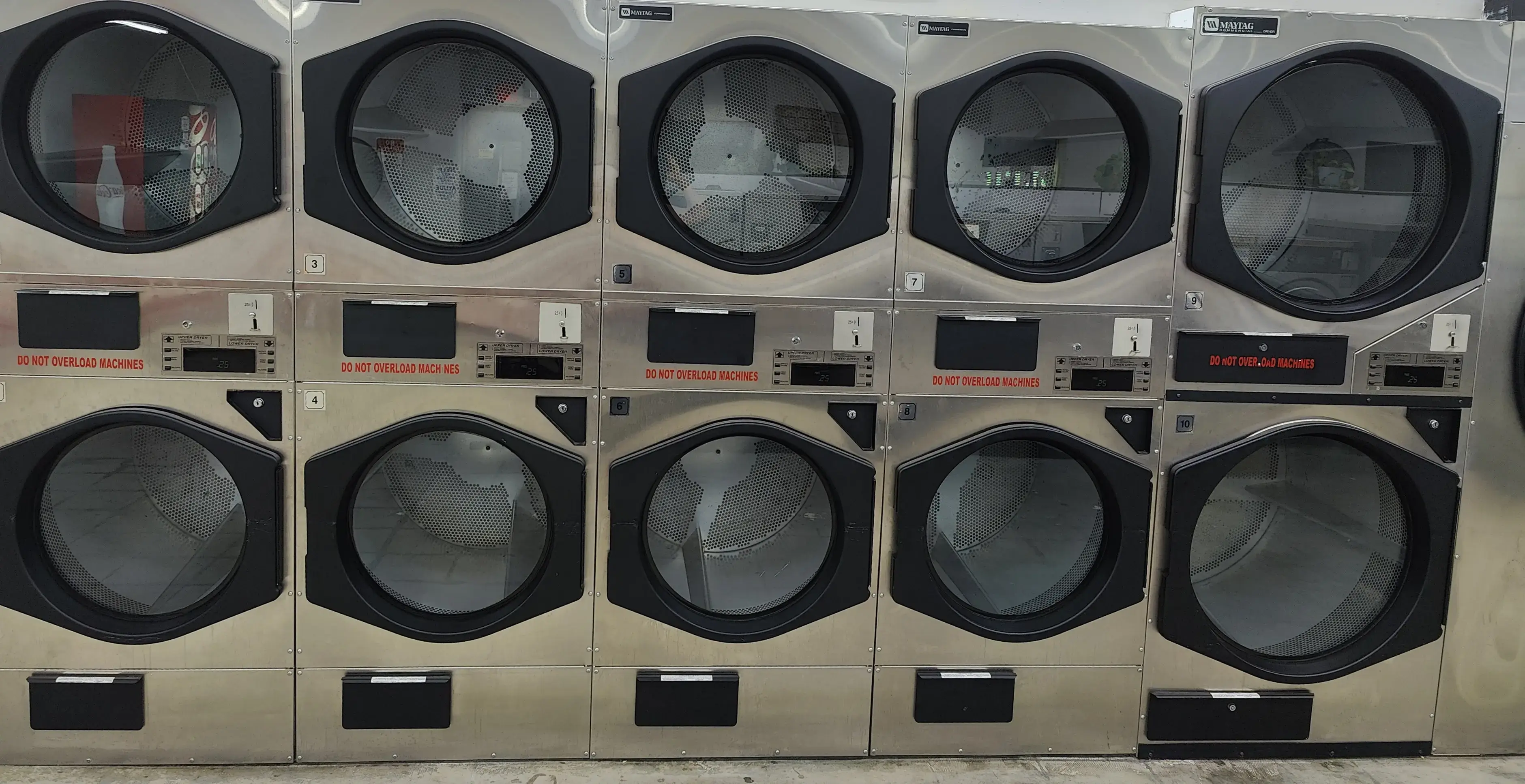 Rocky's Laundromat - Image 13