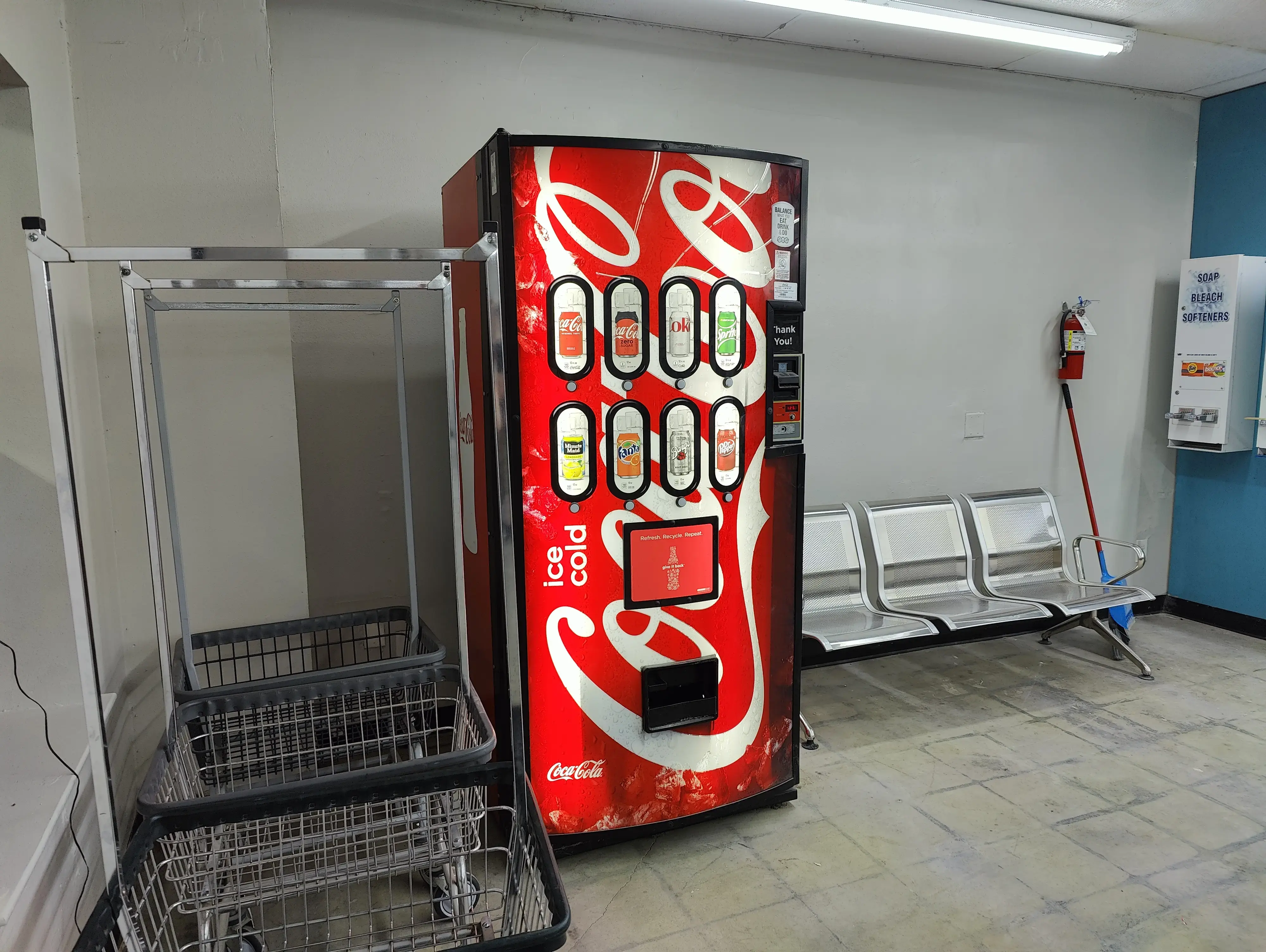 Rocky's Laundromat - Image 5