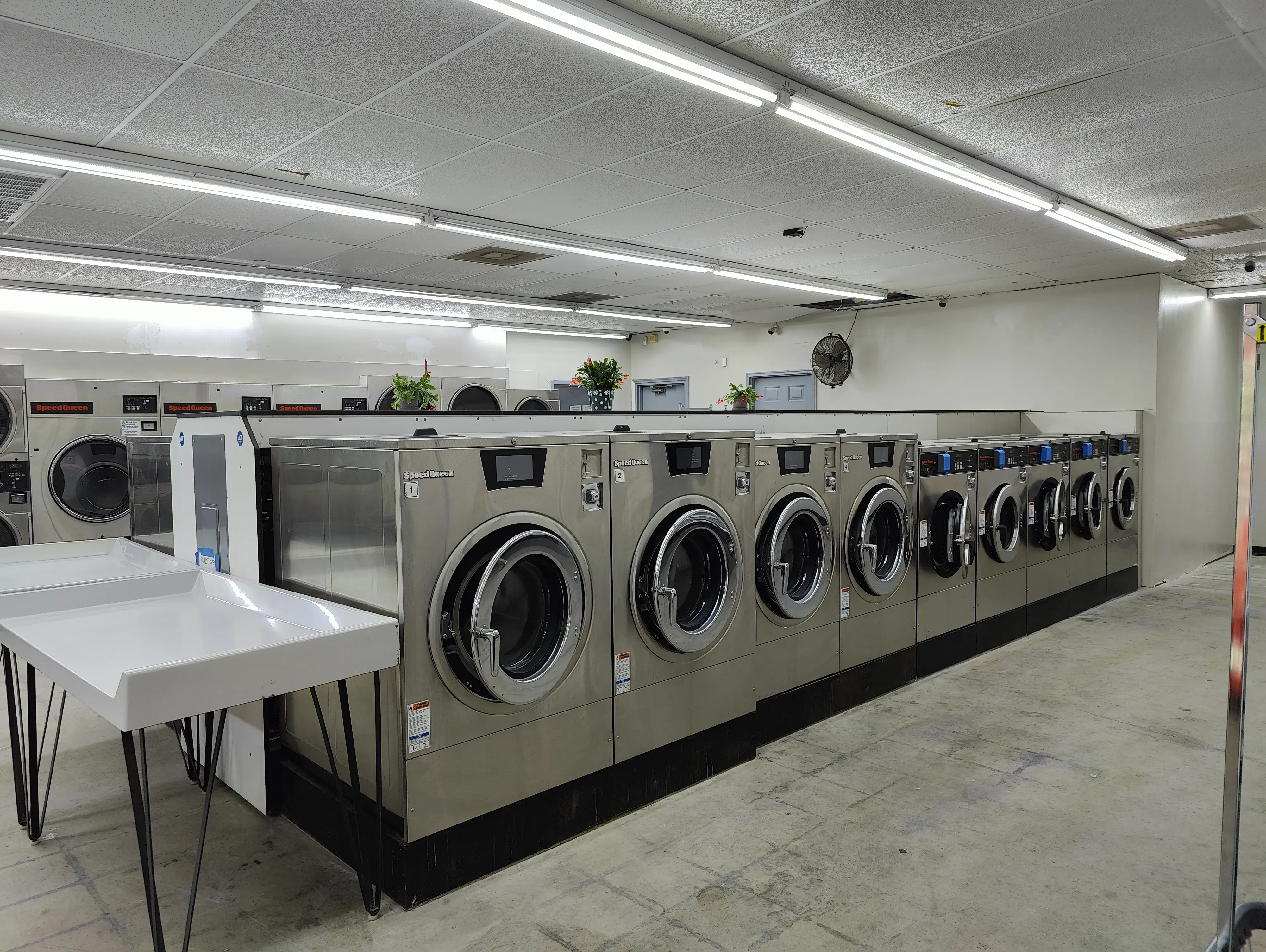 Rocky's Laundromat thumbnail 12