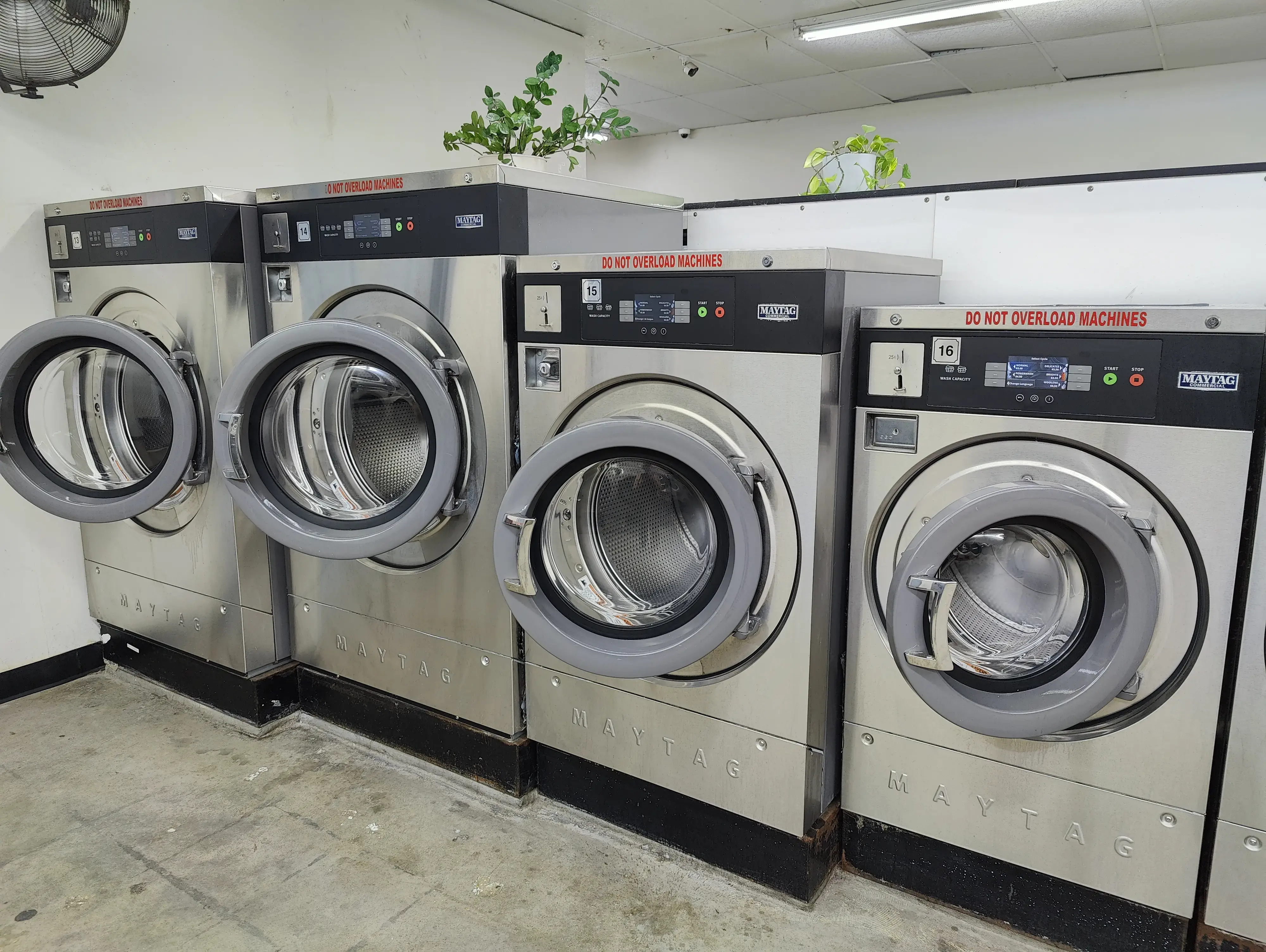 Rocky's Laundromat thumbnail 15