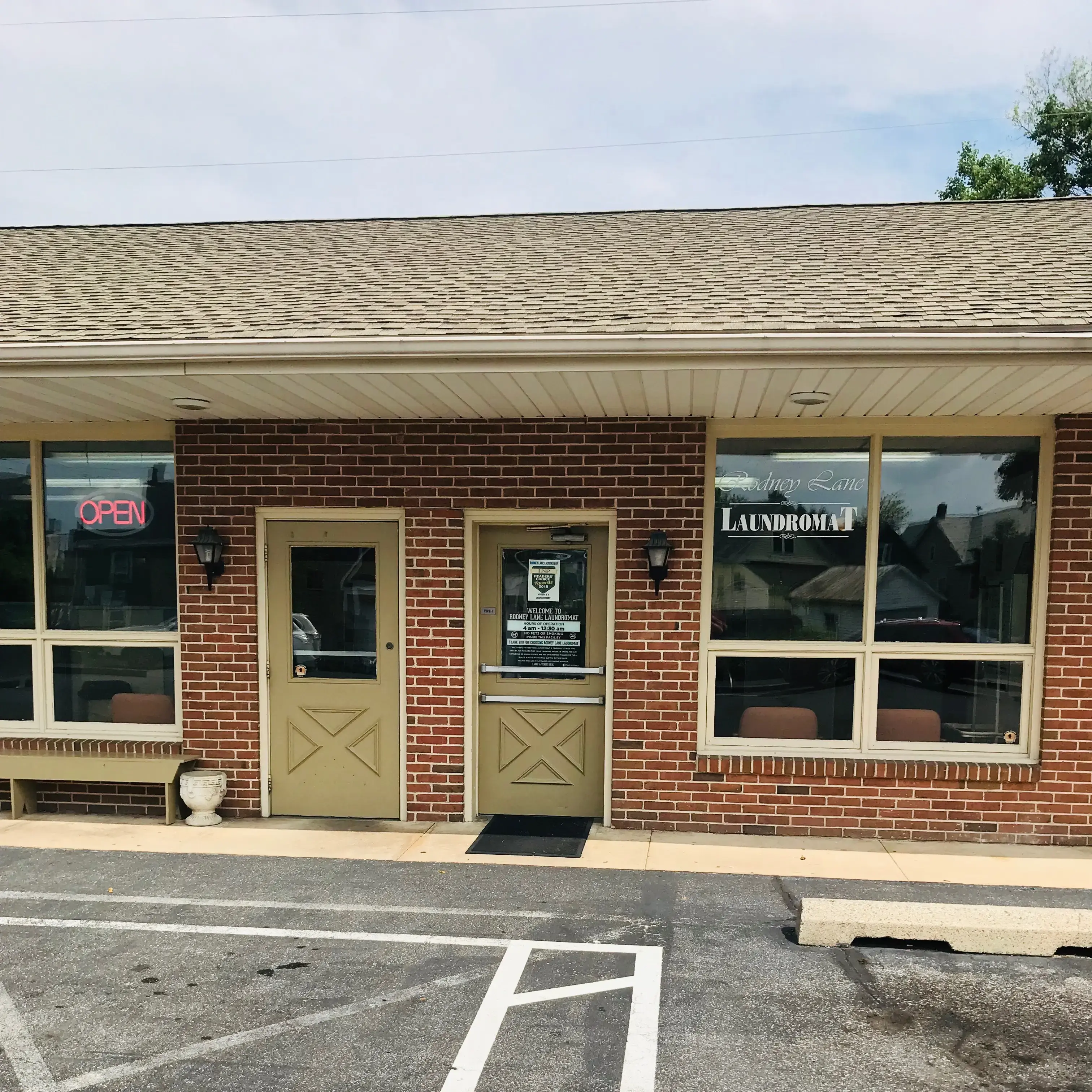 Rodney Lane Laundromat - Image 1