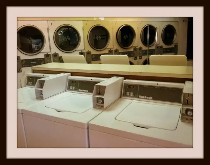 Rodney Lane Laundromat - Image 20