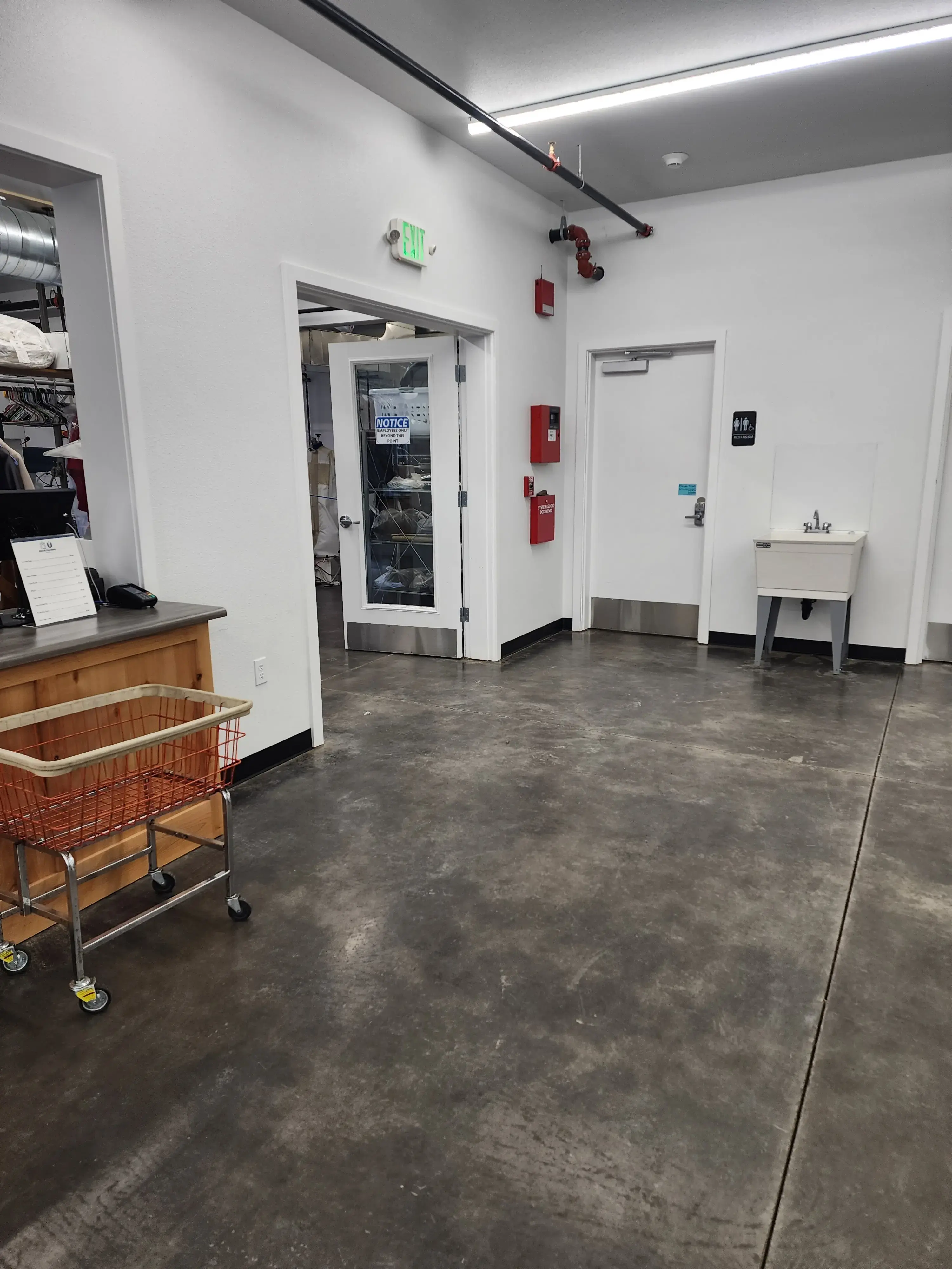 Rogue Cleaners & Laundromat thumbnail 6
