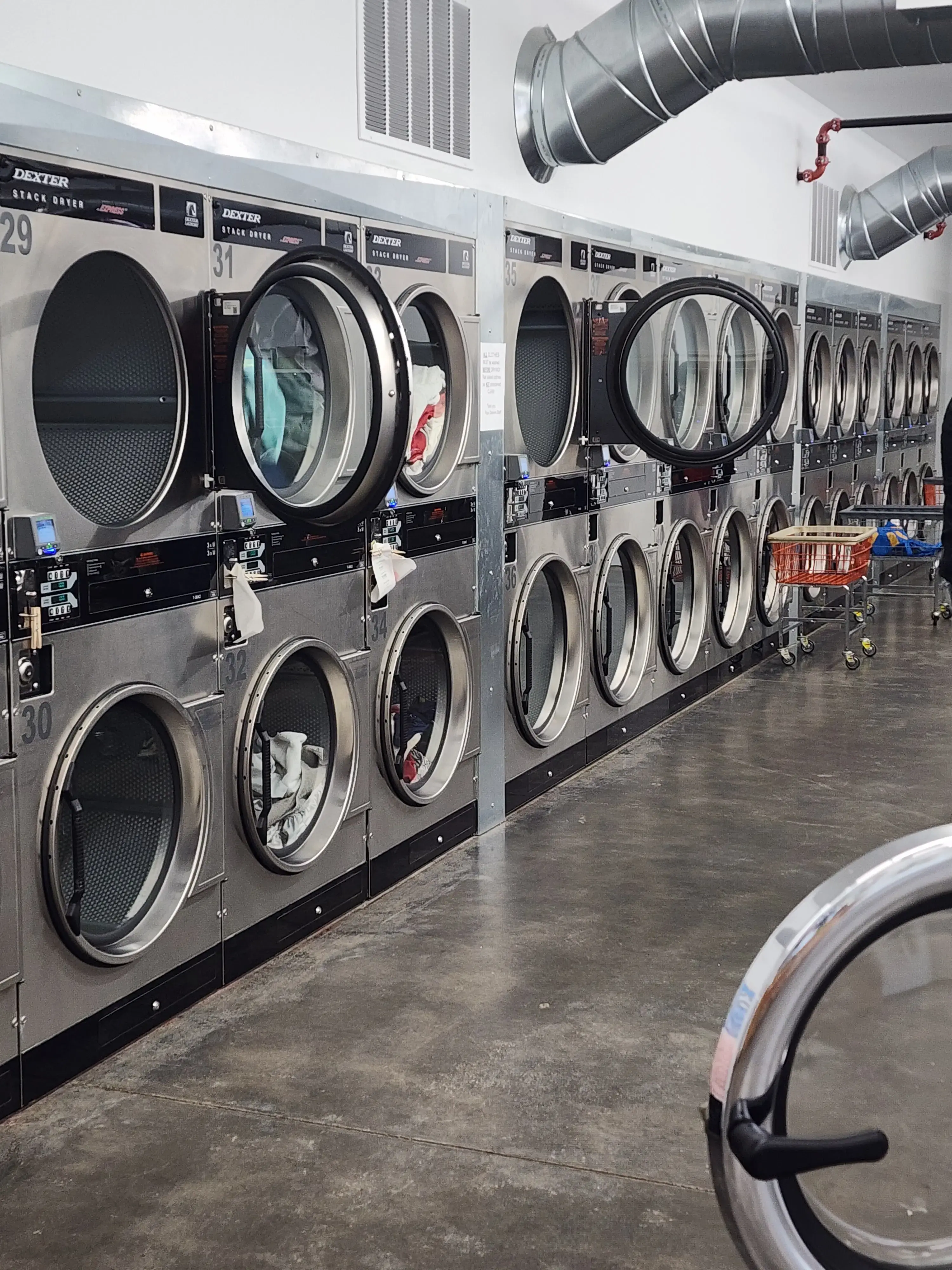 Rogue Cleaners & Laundromat thumbnail 19