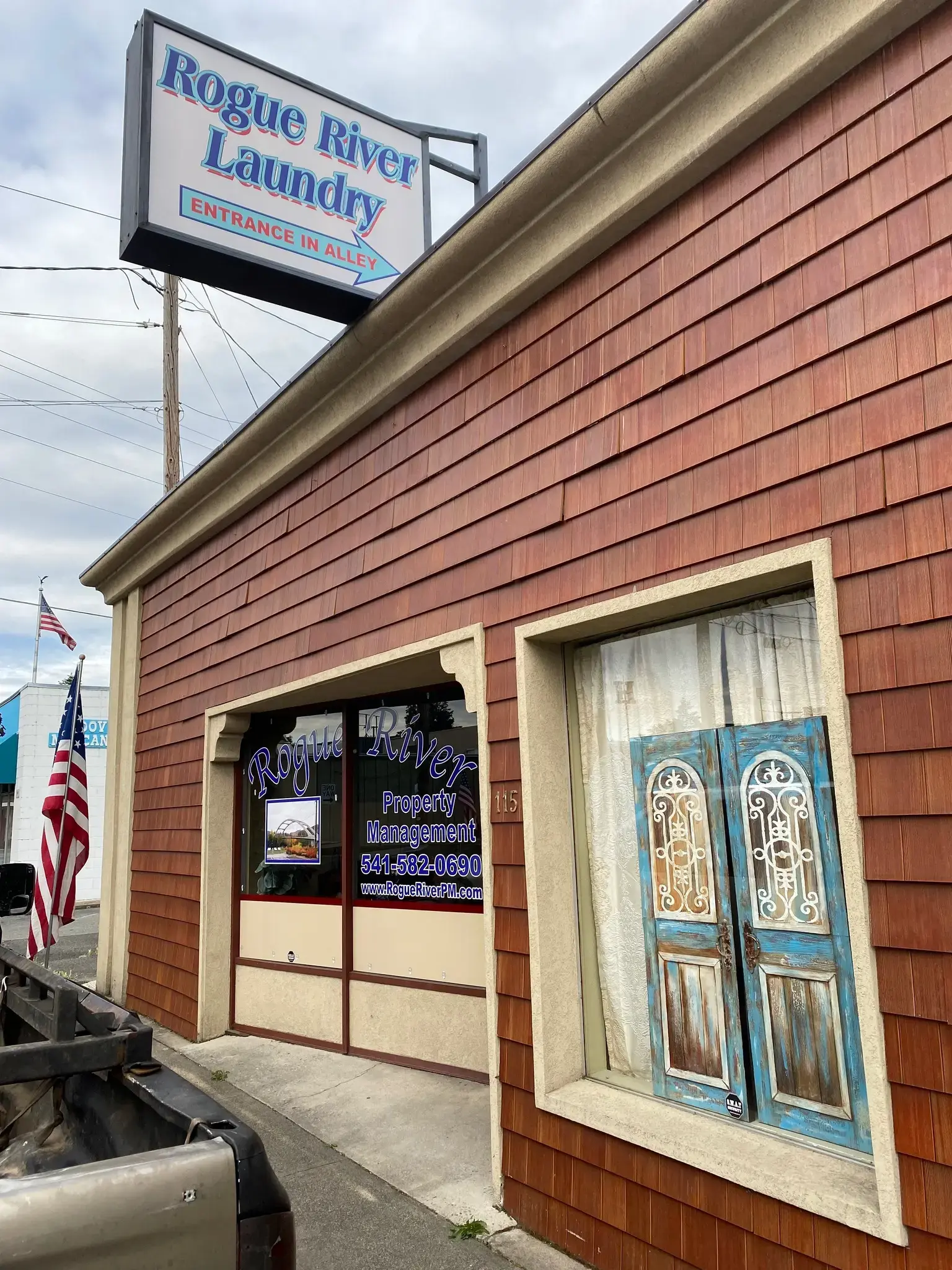 Rogue River Laundry llc - Image 2