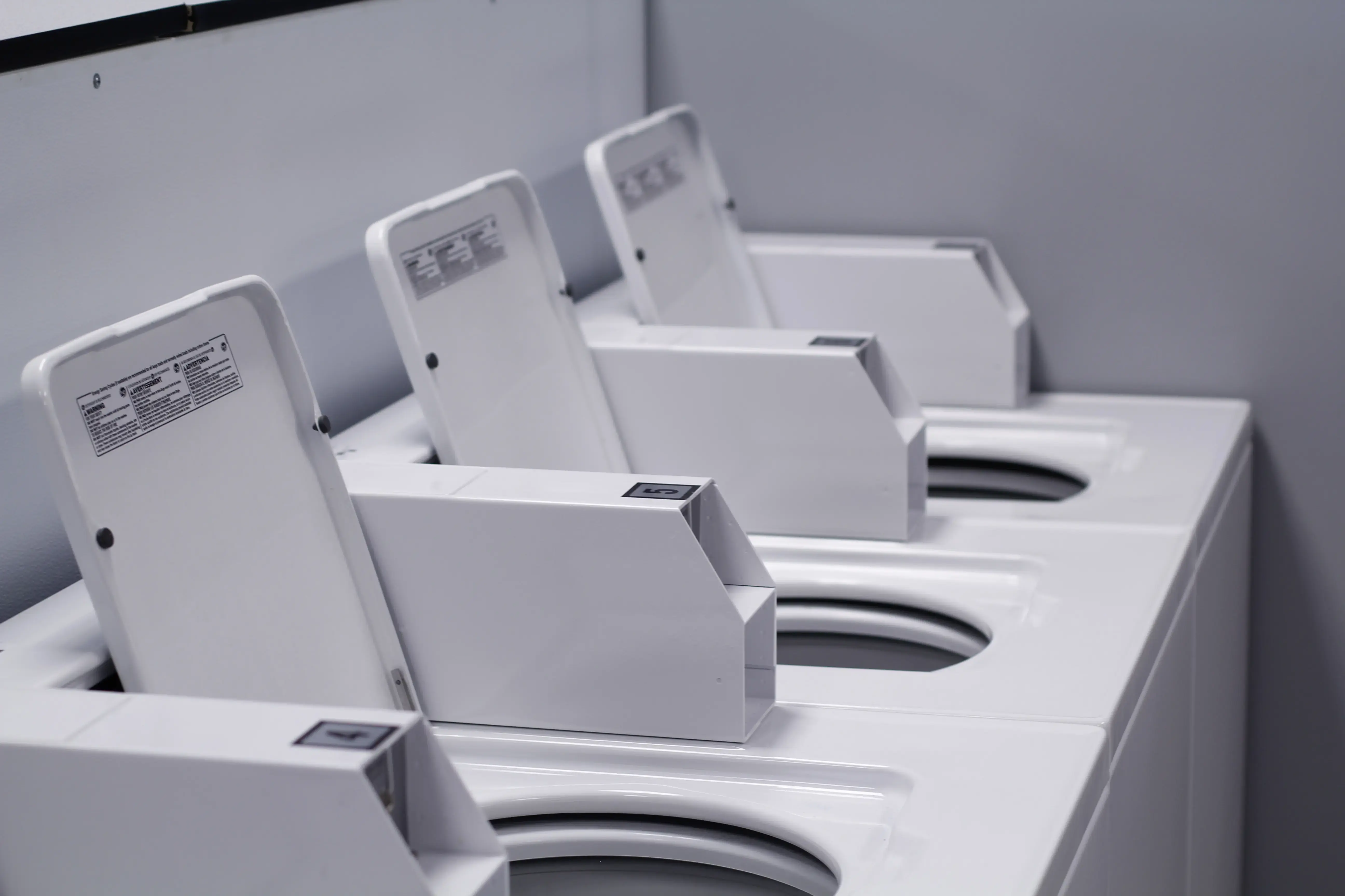 Rogy's Laundry & Dry Cleaning, LLC - Image 7