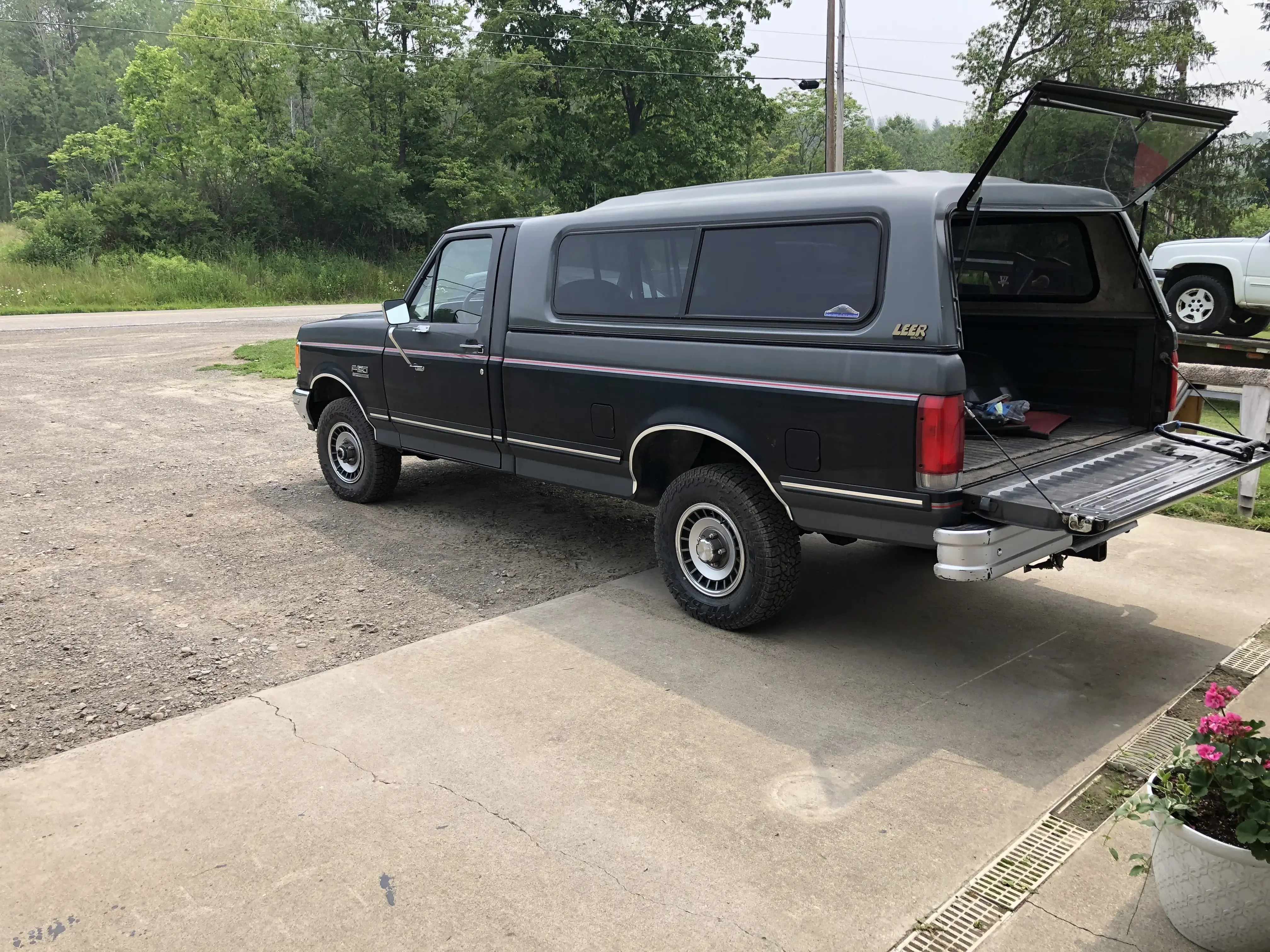 Ronald A. MaKenzie Car Wash & Laundromat - Image 3