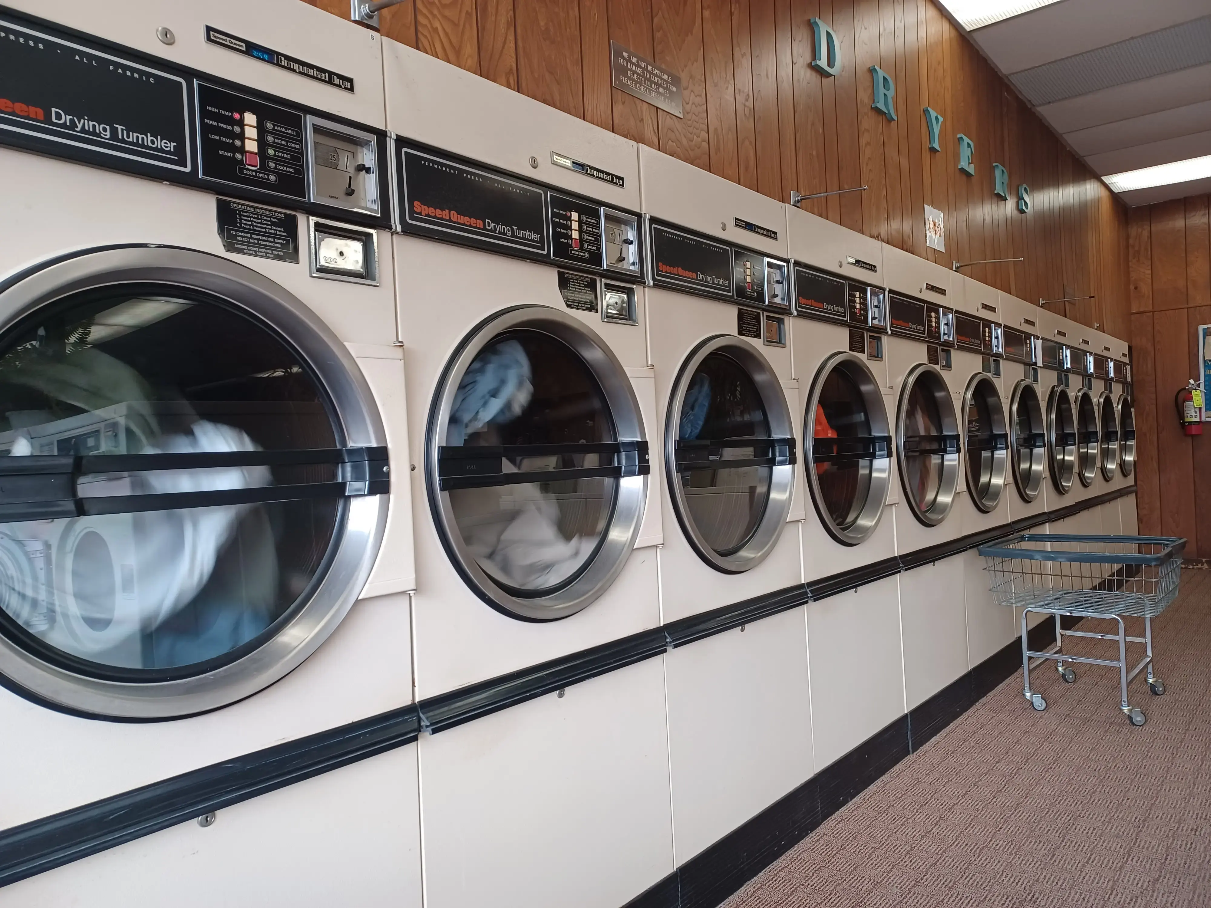 Rose Dry Cleaners & Laundromat - Image 3