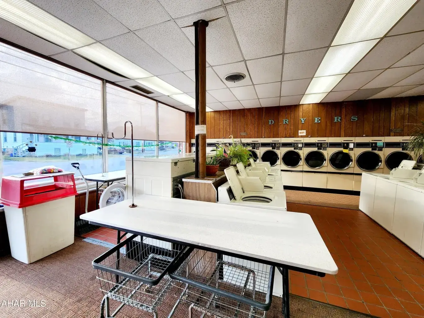 Rose Dry Cleaners & Laundromat thumbnail 1