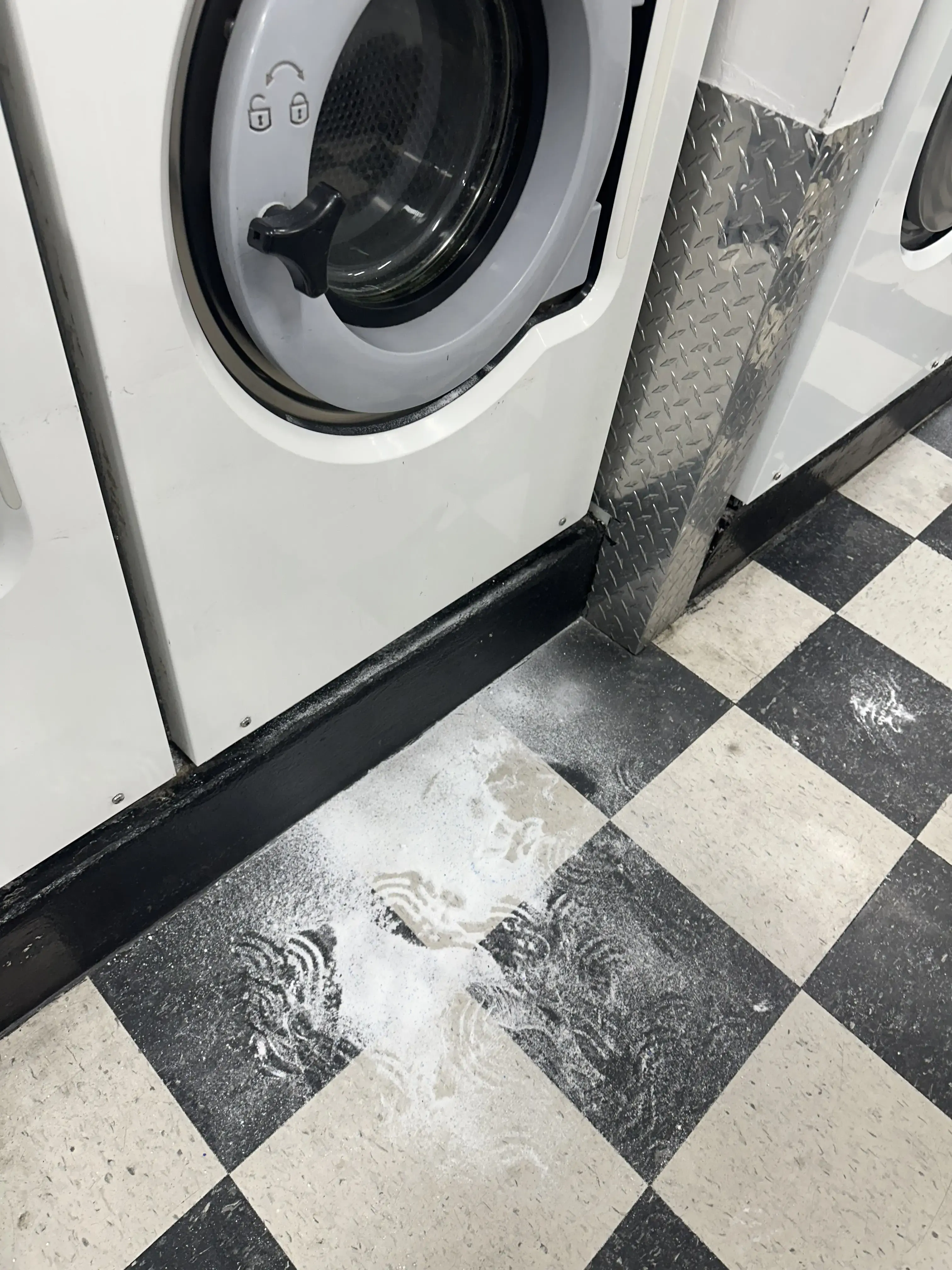 Rosecroft Laundromat thumbnail 8