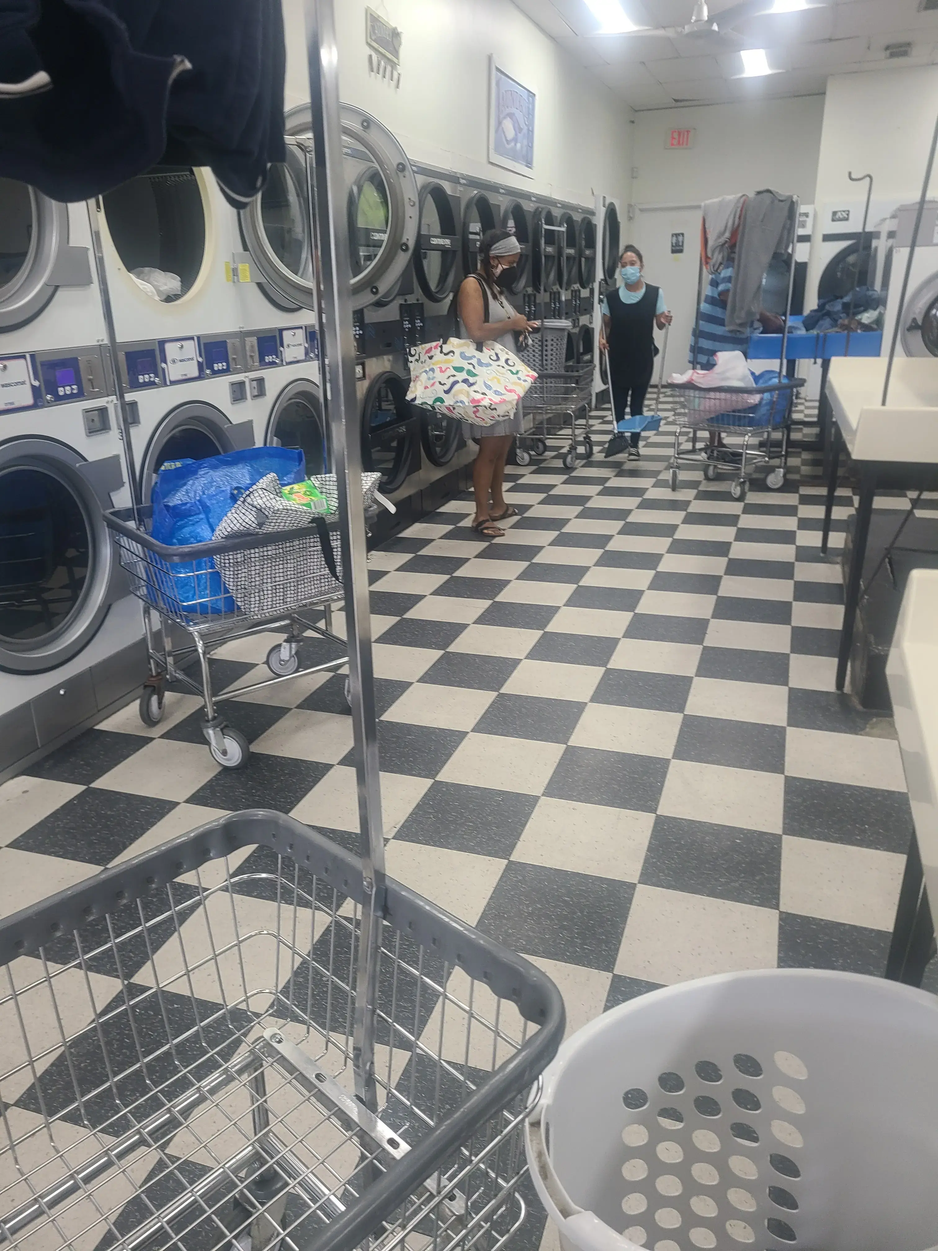 Rosecroft Laundromat - Image 19