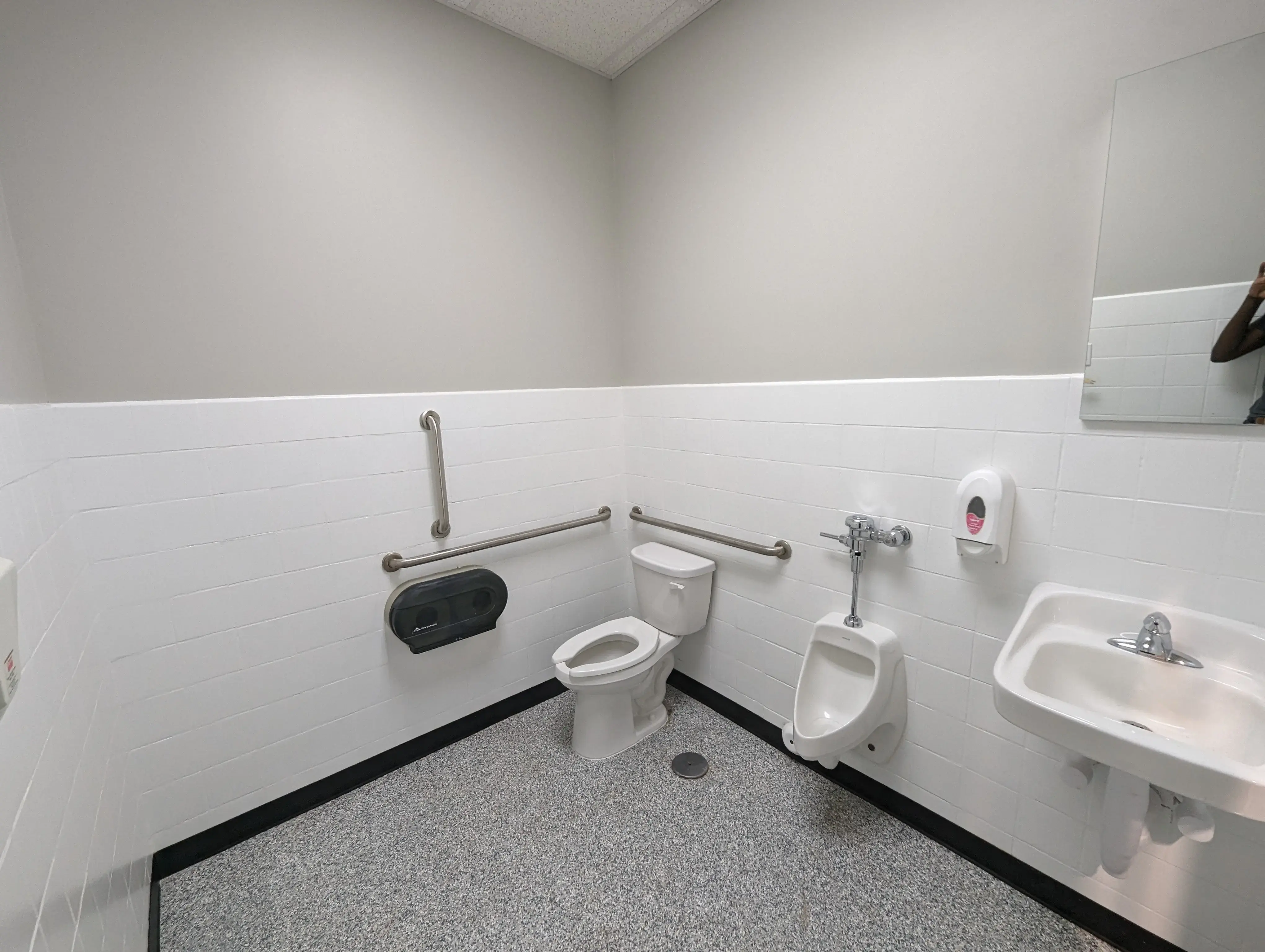 Royal Clean Laundromat - Image 8