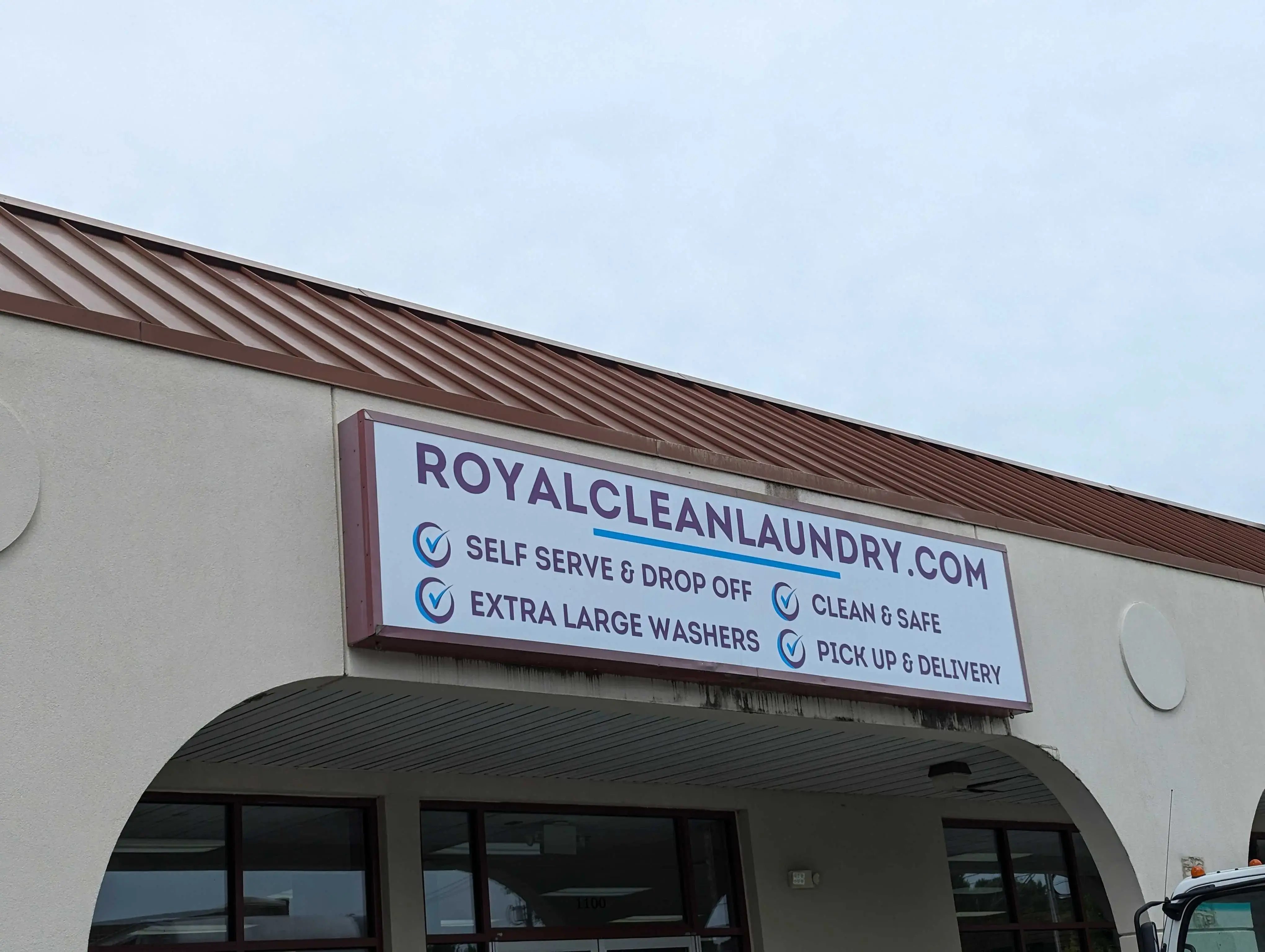 Royal Clean Laundromat - Image 7