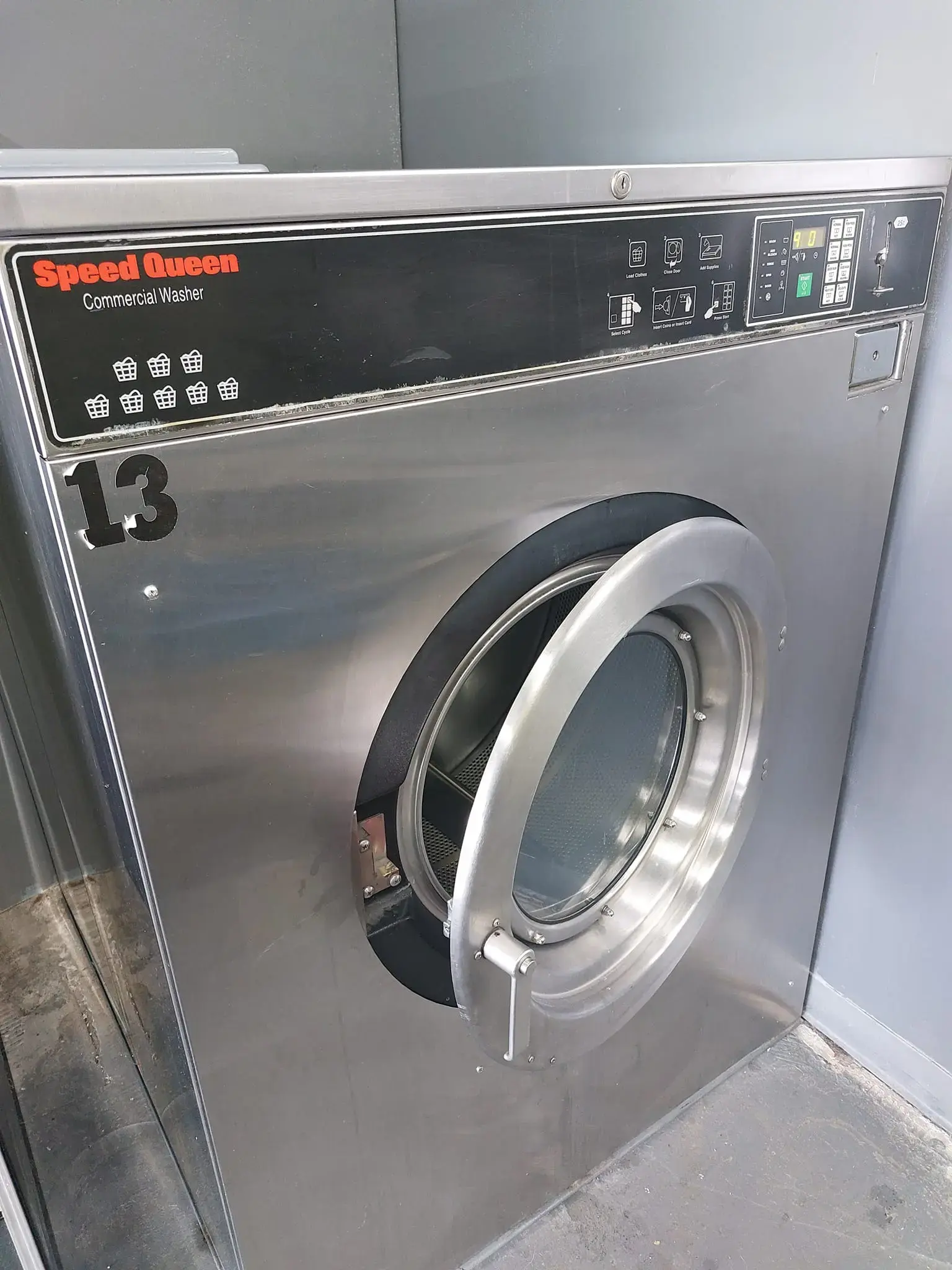 Royal Coin Laundromat thumbnail 11