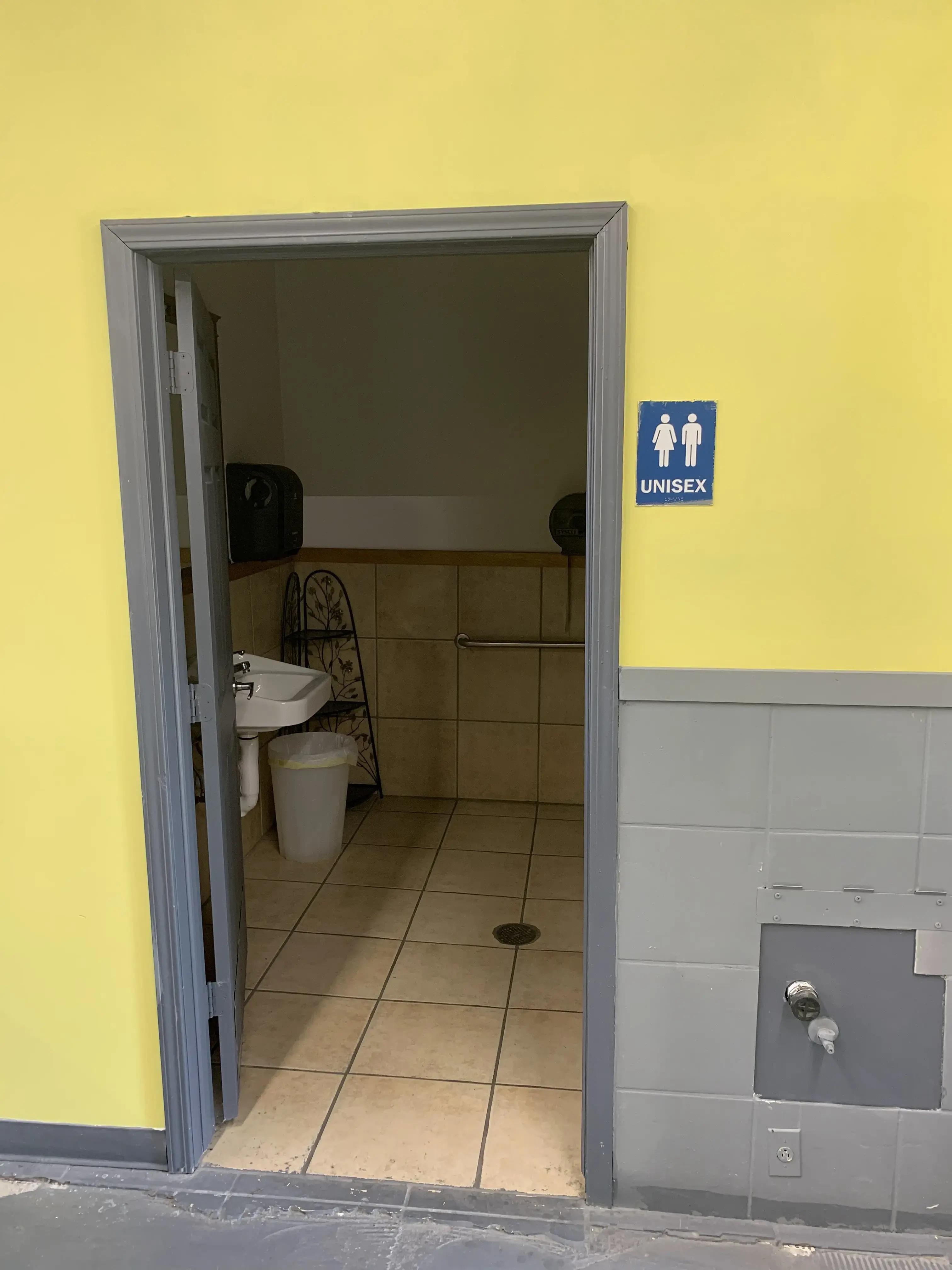 Royal Coin Laundromat - Image 6