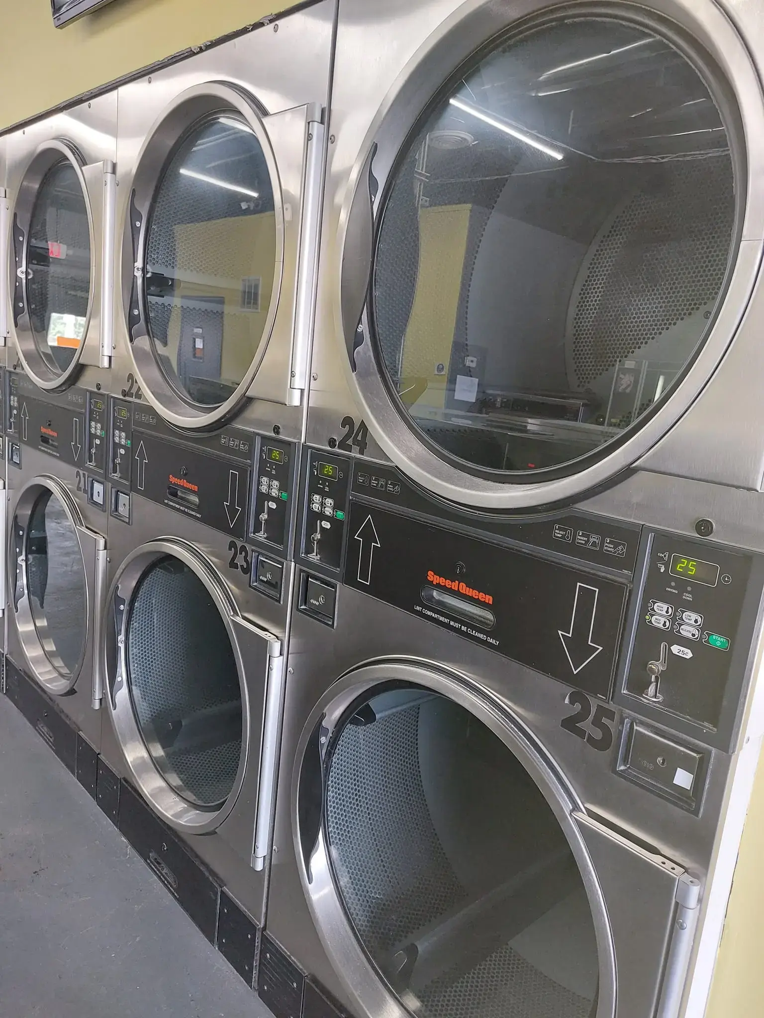 Royal Coin Laundromat thumbnail 9