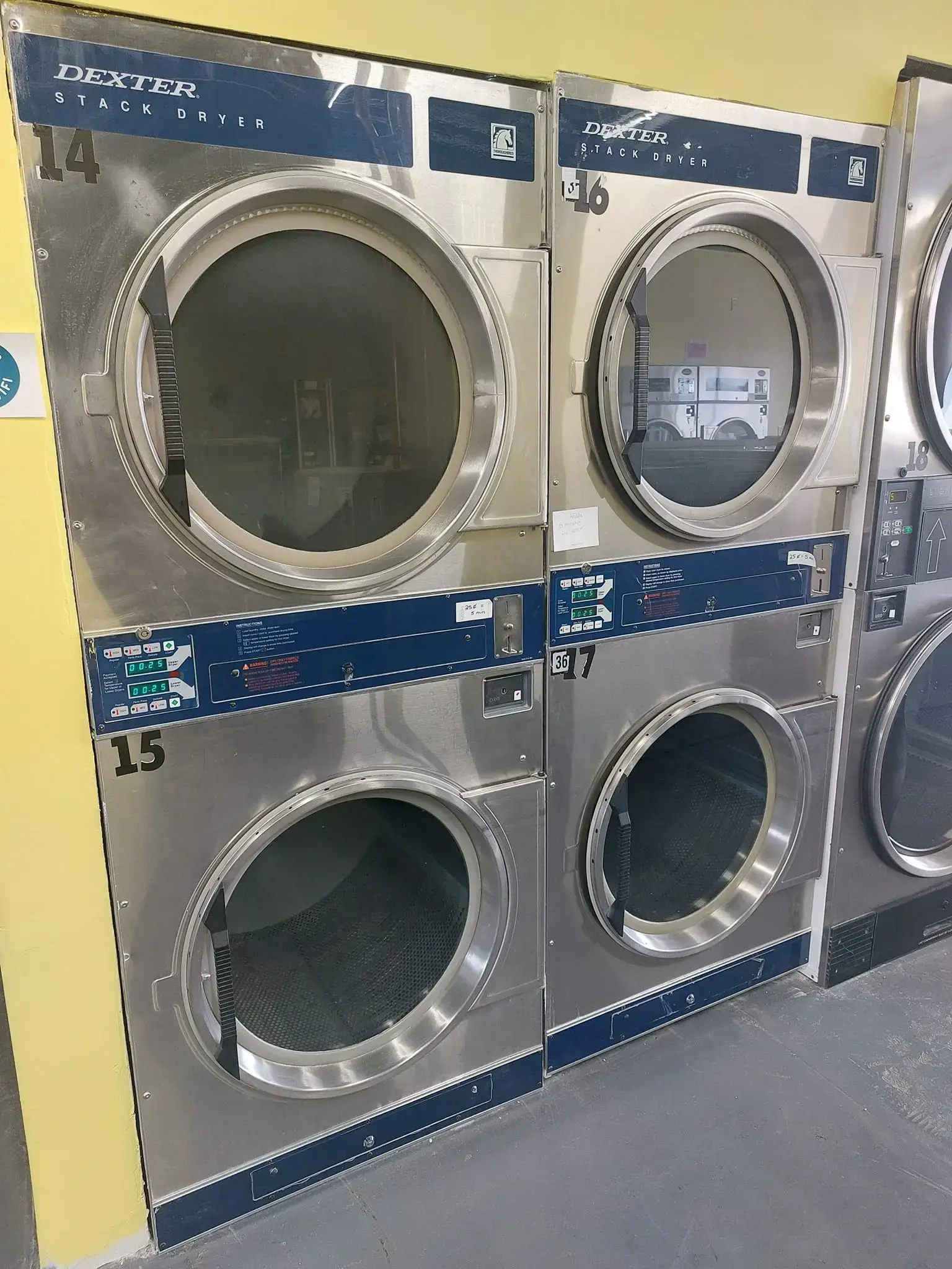 Royal Coin Laundromat - Image 10