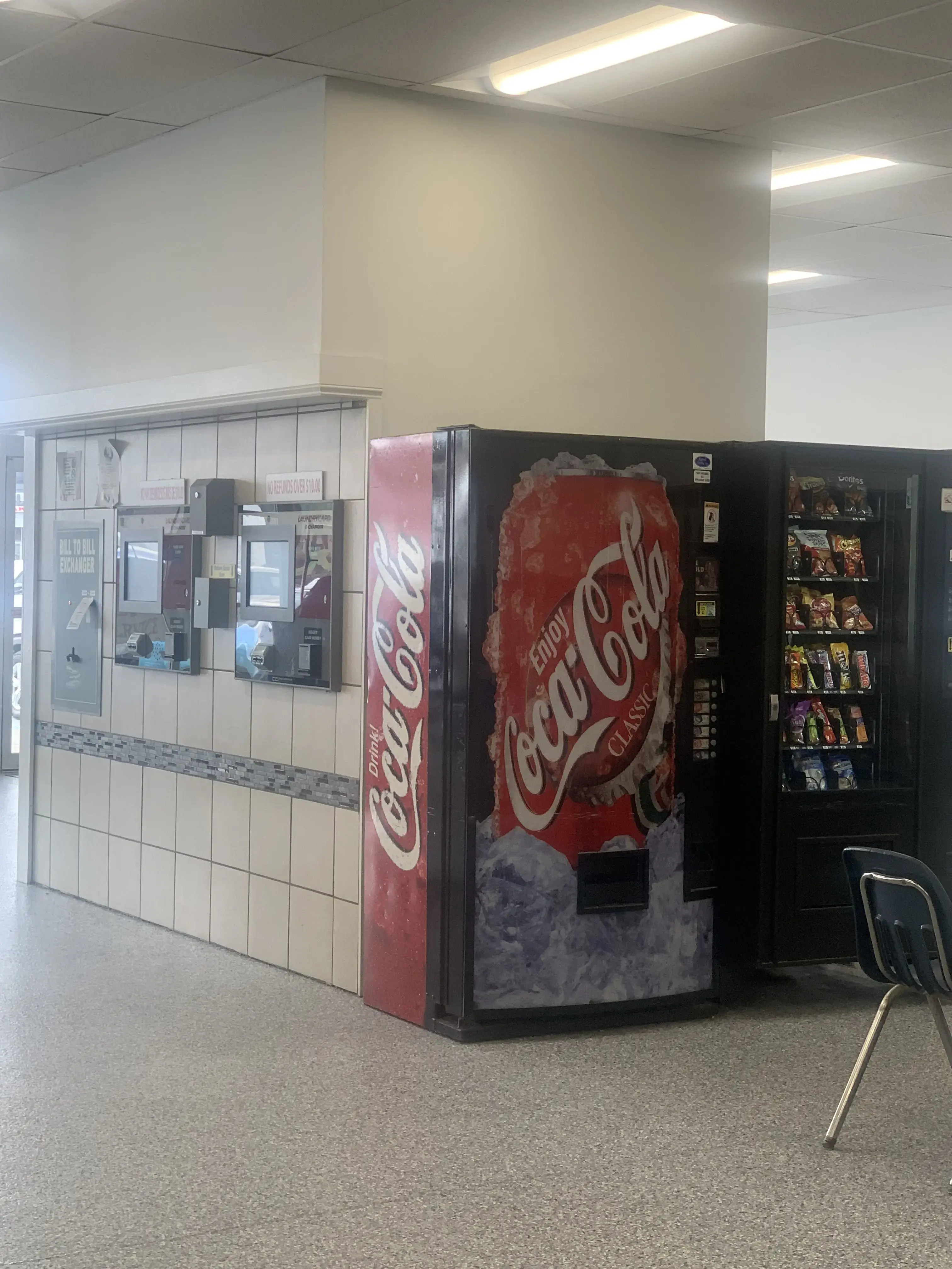 Royal Laundromat - Image 14